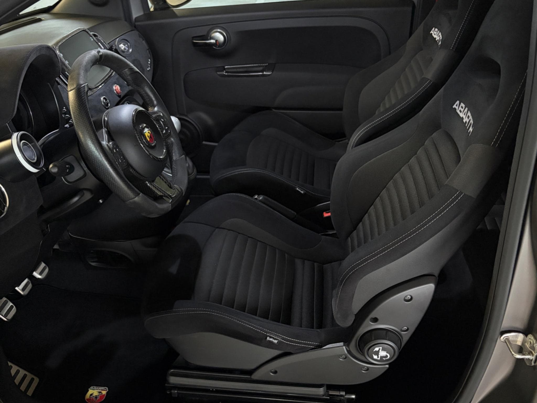 Abarth 595 Competizione (2021) - Photo 2