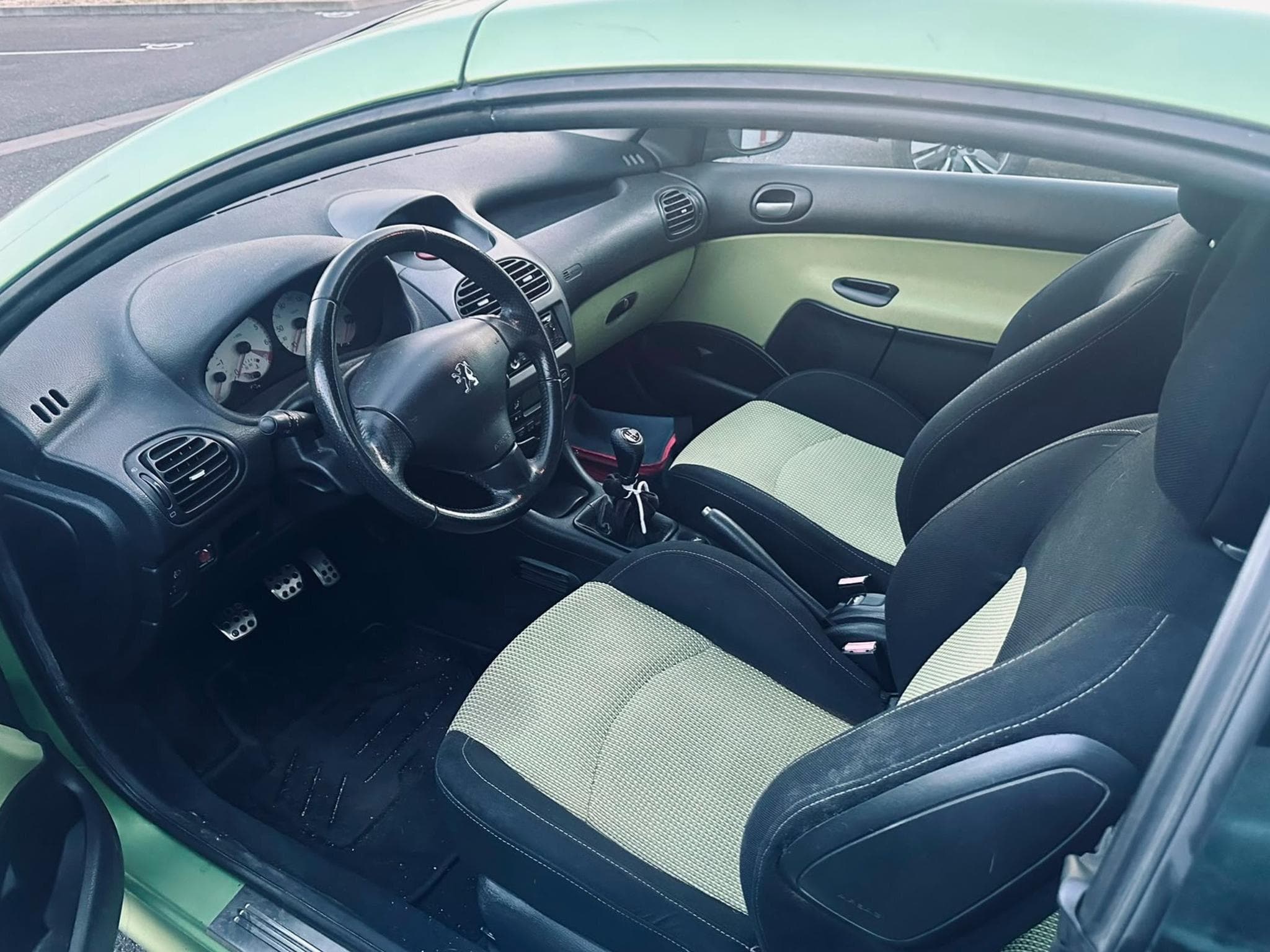 Peugeot 206+ CC Cabriolet (2002) - Photo 2