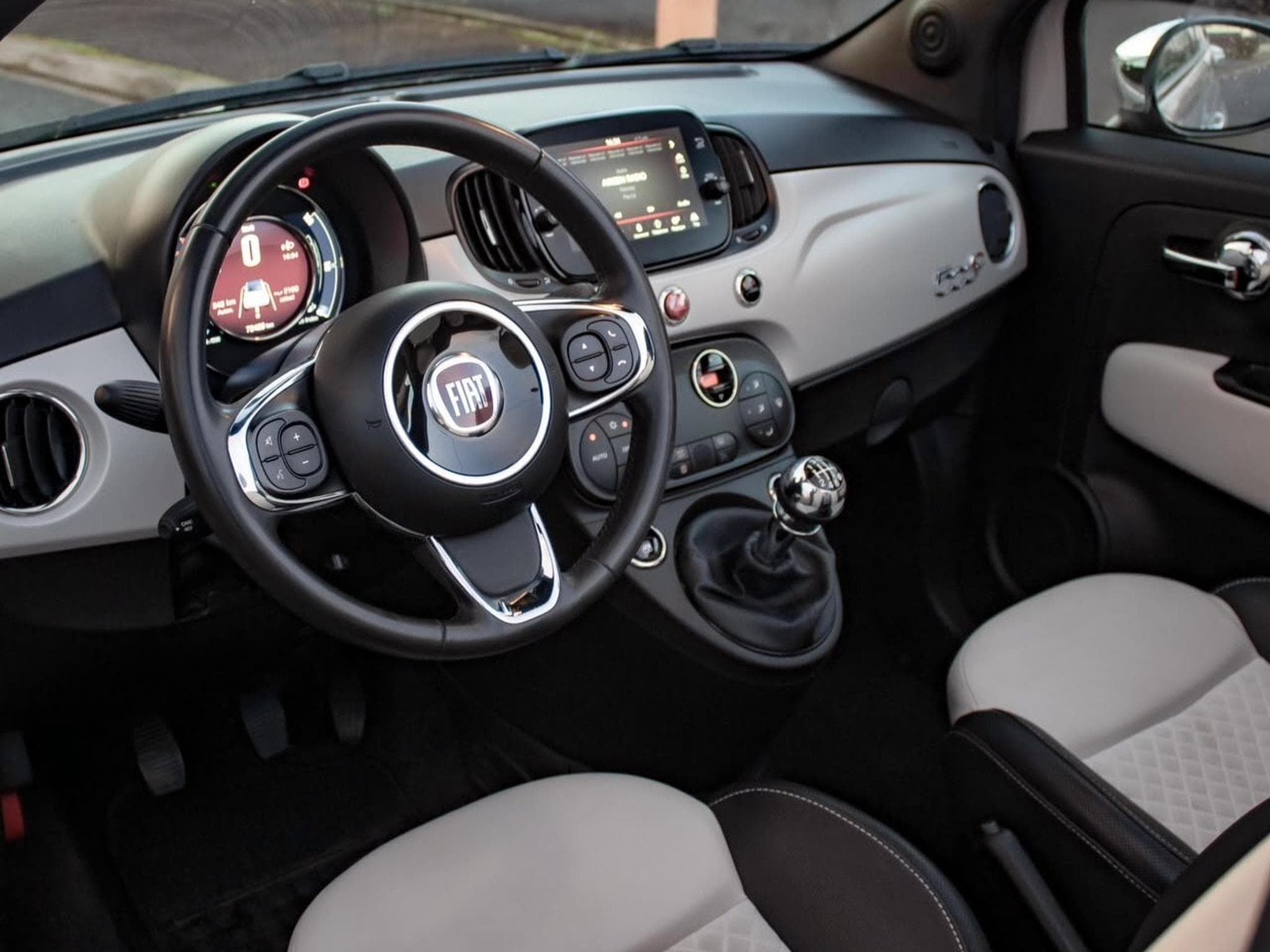 Fiat 500 Fiat 500C Hybrid Essence Anéé 2020 (2020) - Photo 2