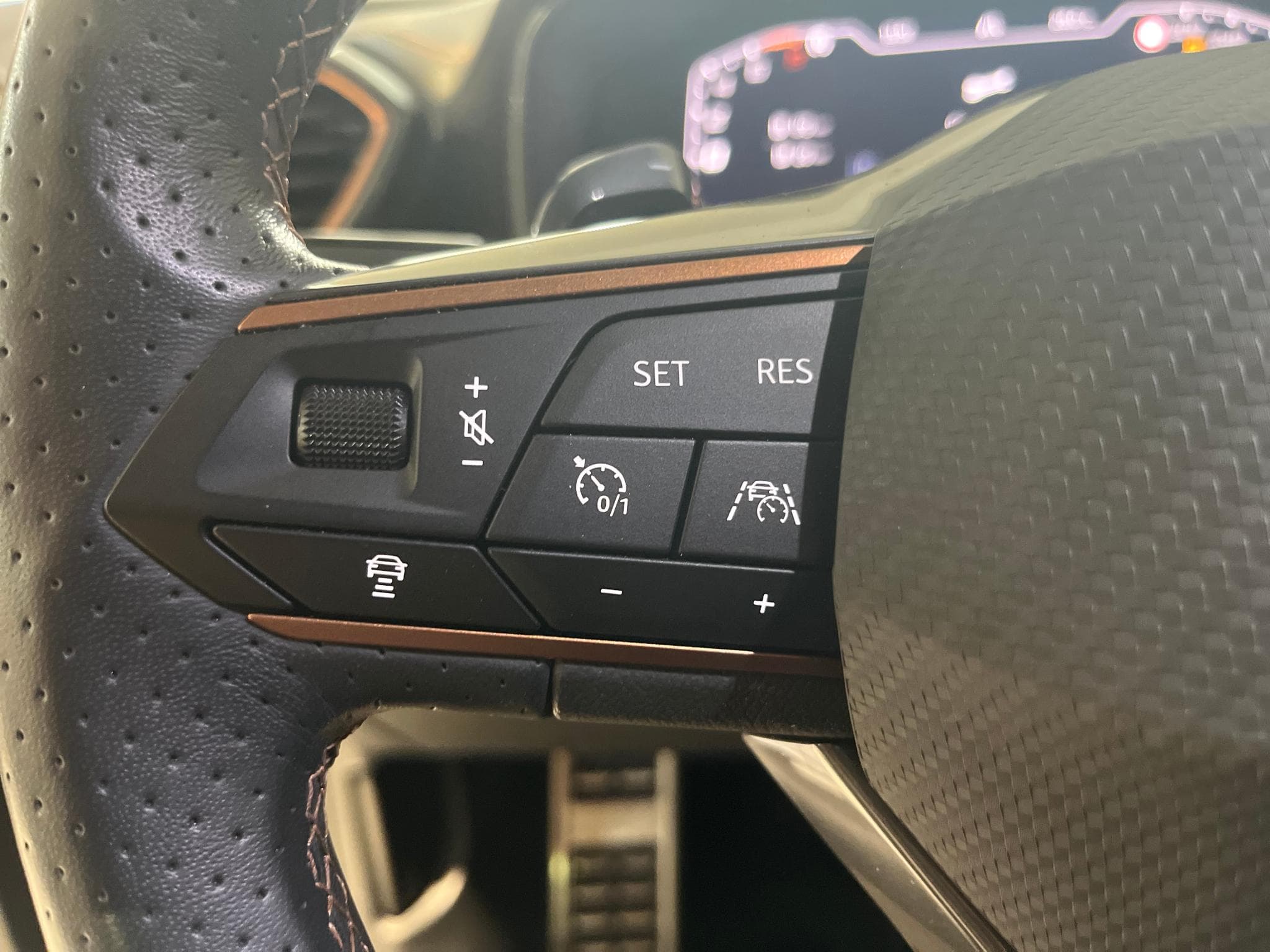 Cupra Formentor 245 VZ E-Hybrid PHEV DSG CAMERA/CARPLAY/ACC (2022) - Photo 25