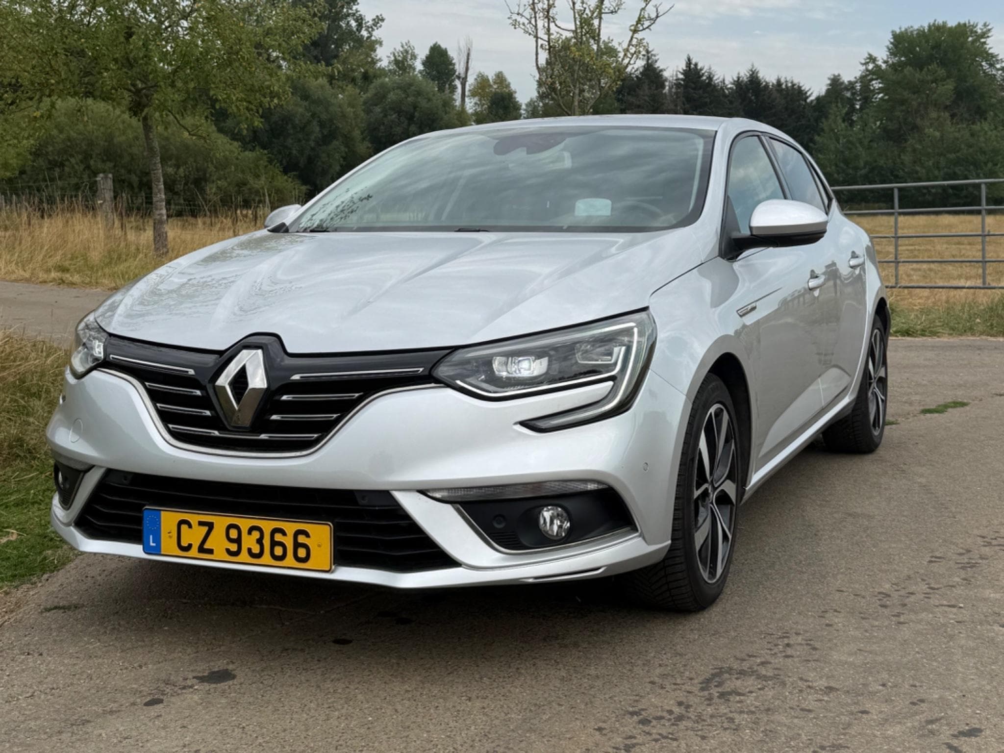 Renault Megane Bose Edition blue dCi 115 (2020) - Photo 2