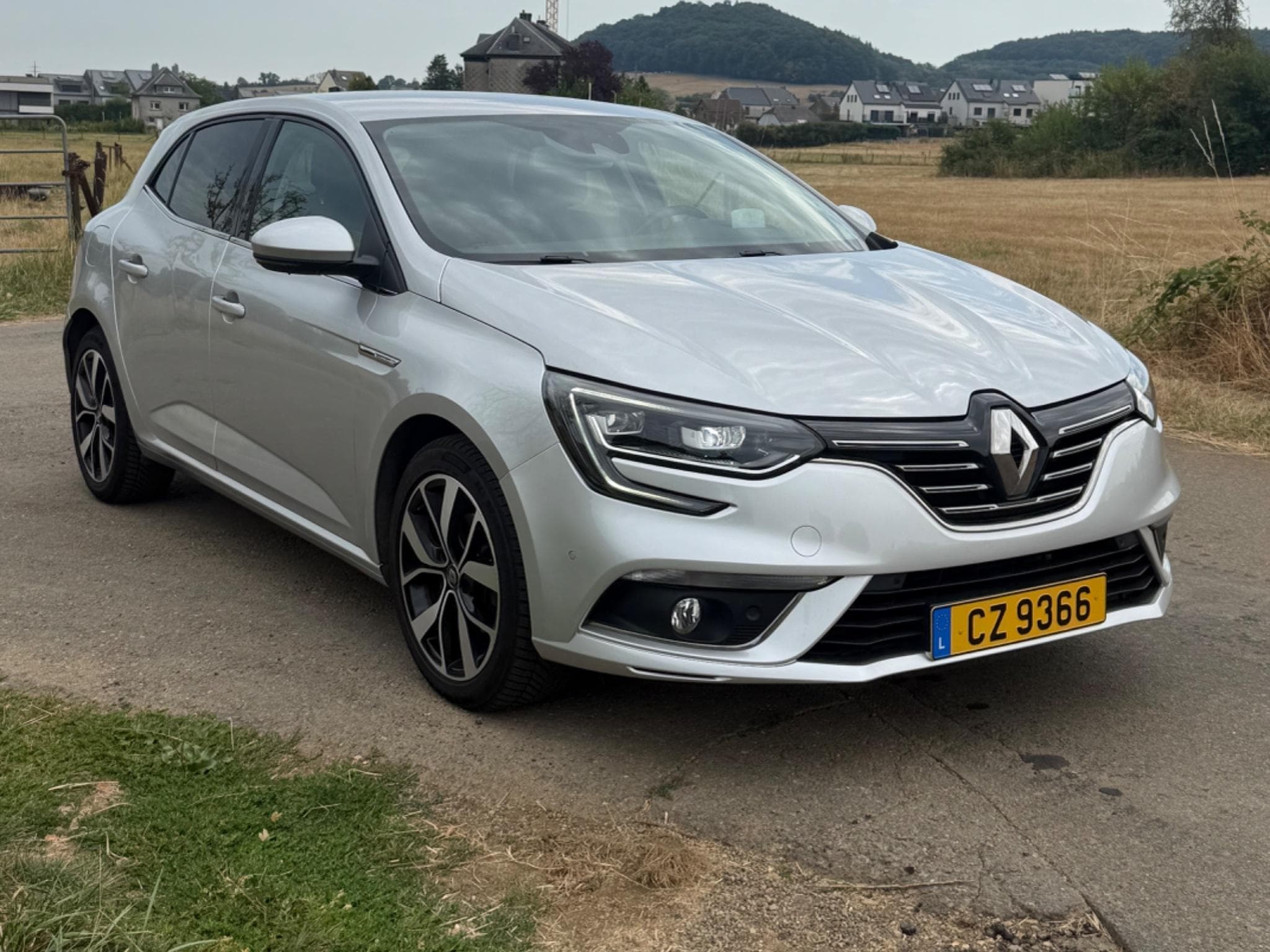 Renault Megane Bose Edition blue dCi 115 (2020) - Photo 3