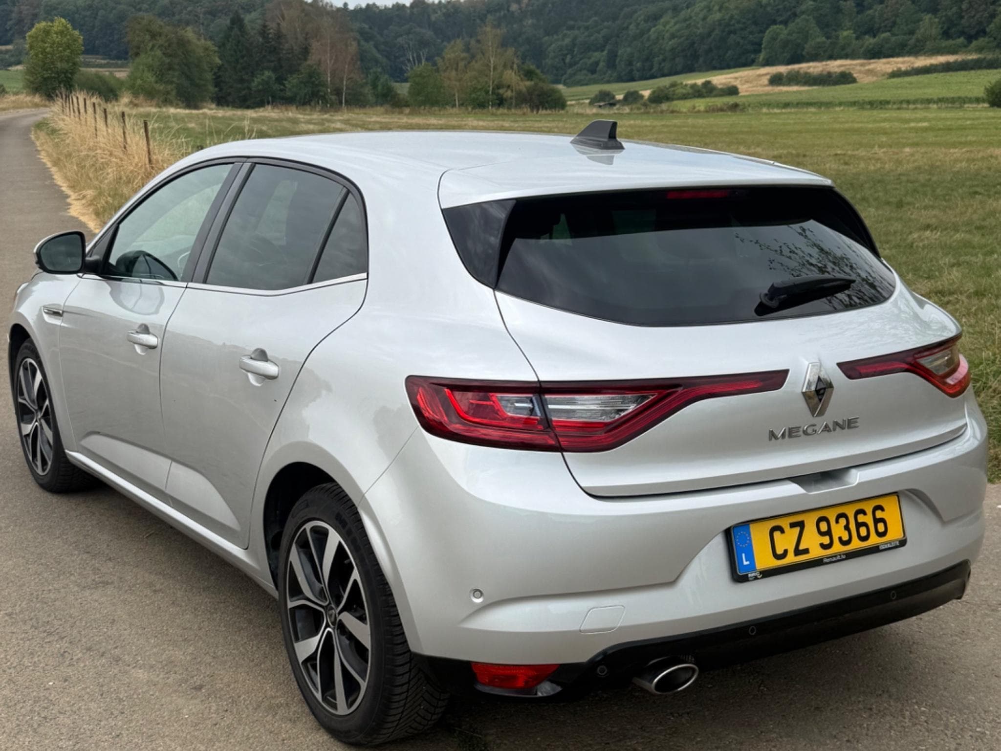 Renault Megane Bose Edition blue dCi 115 (2020) - Photo 6