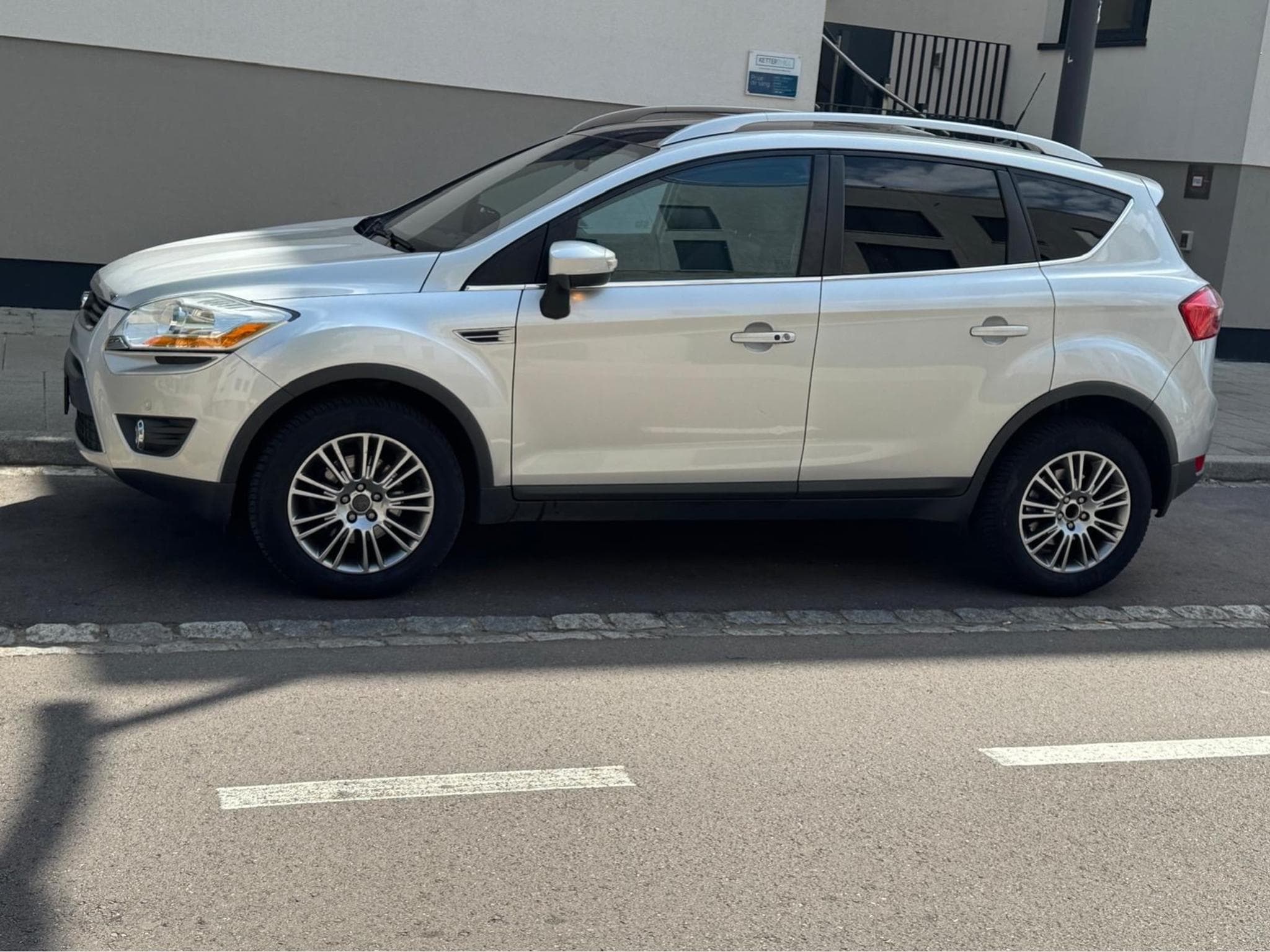 Ford Kuga (2010) - Foto 1
