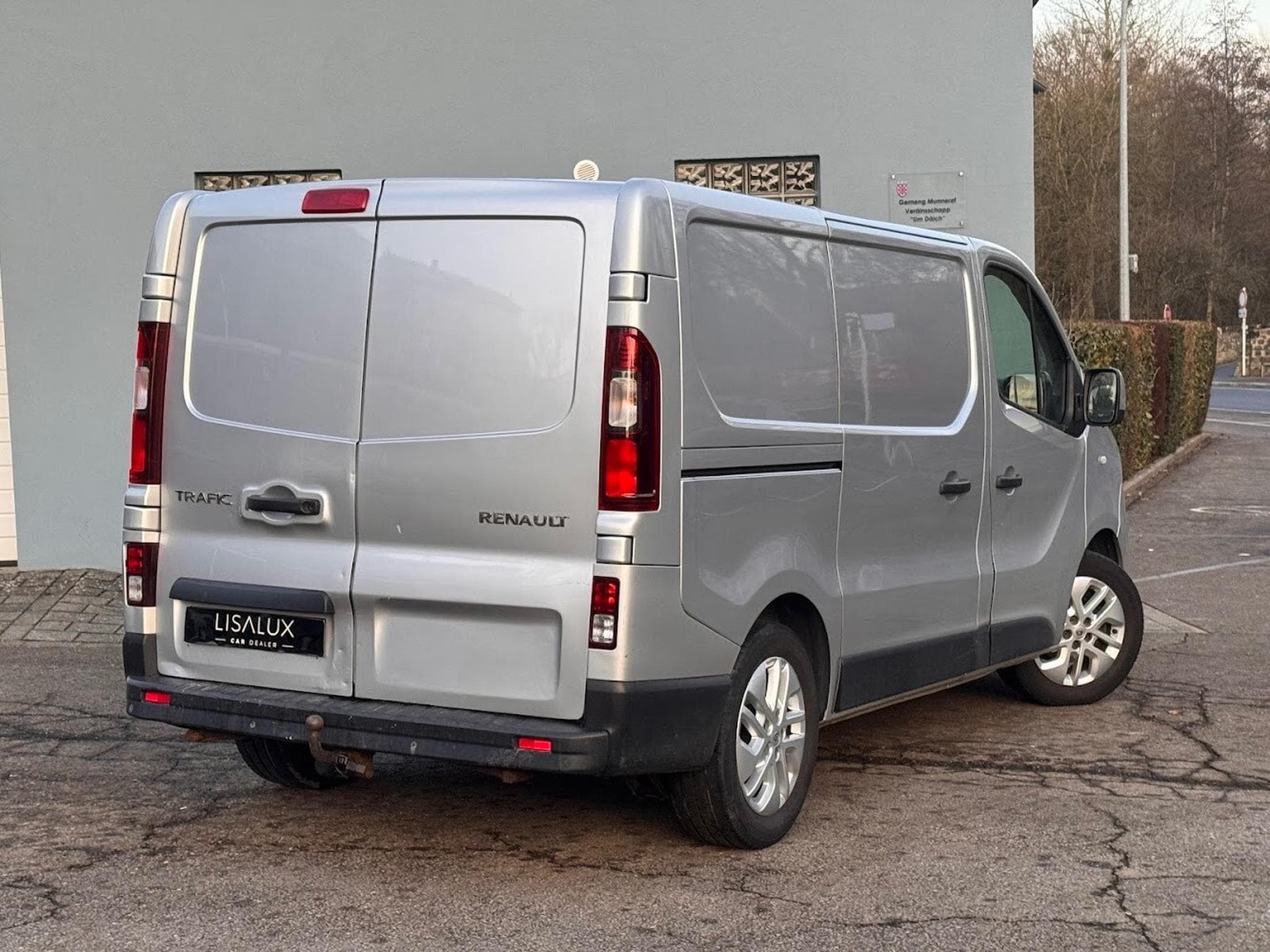 Renault Trafic 1.6 DCI 120 CV L1H1 SIEGES CHAUFFANTS ATTELAGE CLIM REG TEL (2014) - Photo 2