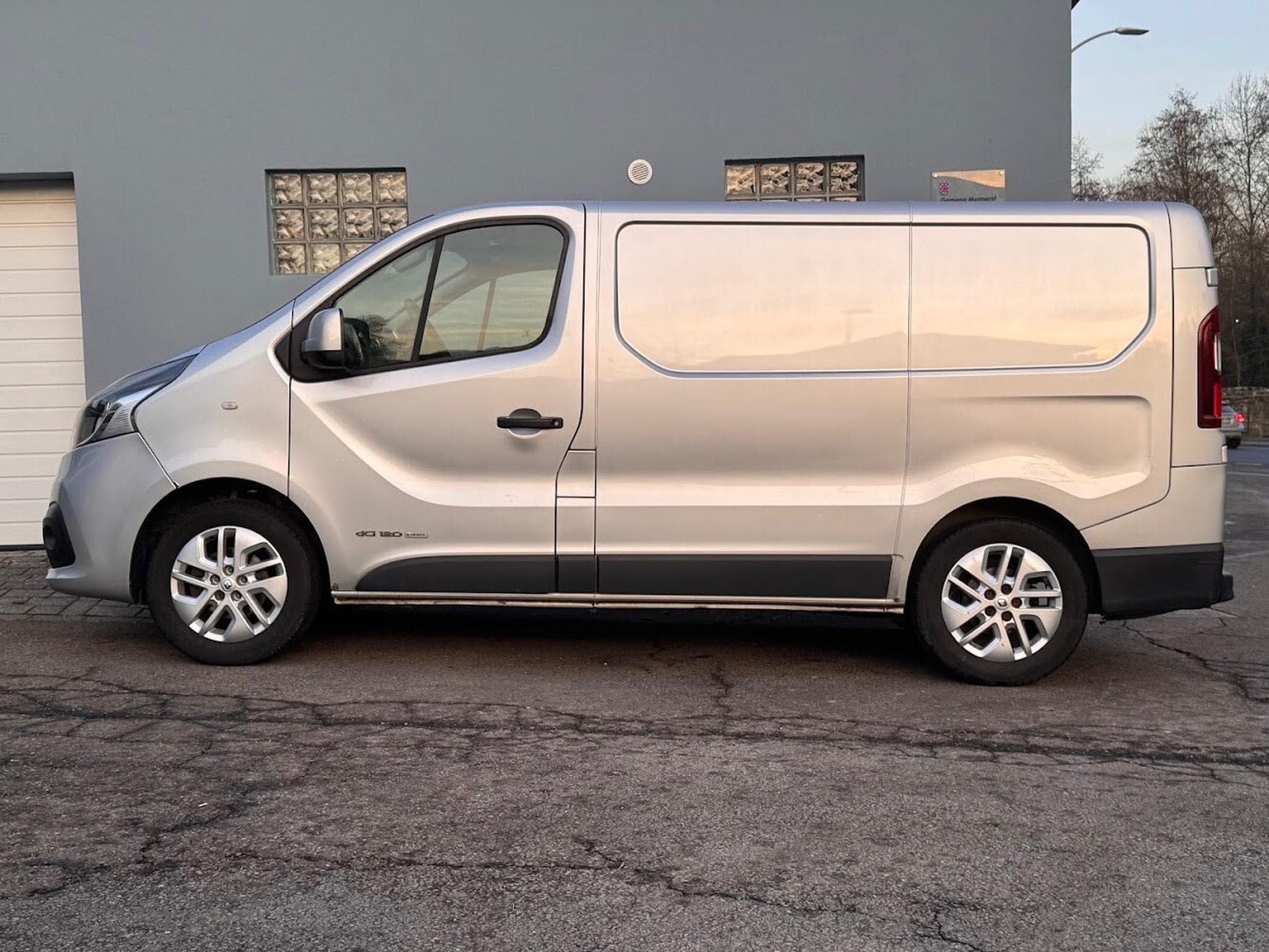 Renault Trafic 1.6 DCI 120 CV L1H1 SIEGES CHAUFFANTS ATTELAGE CLIM REG TEL (2014) - Photo 13