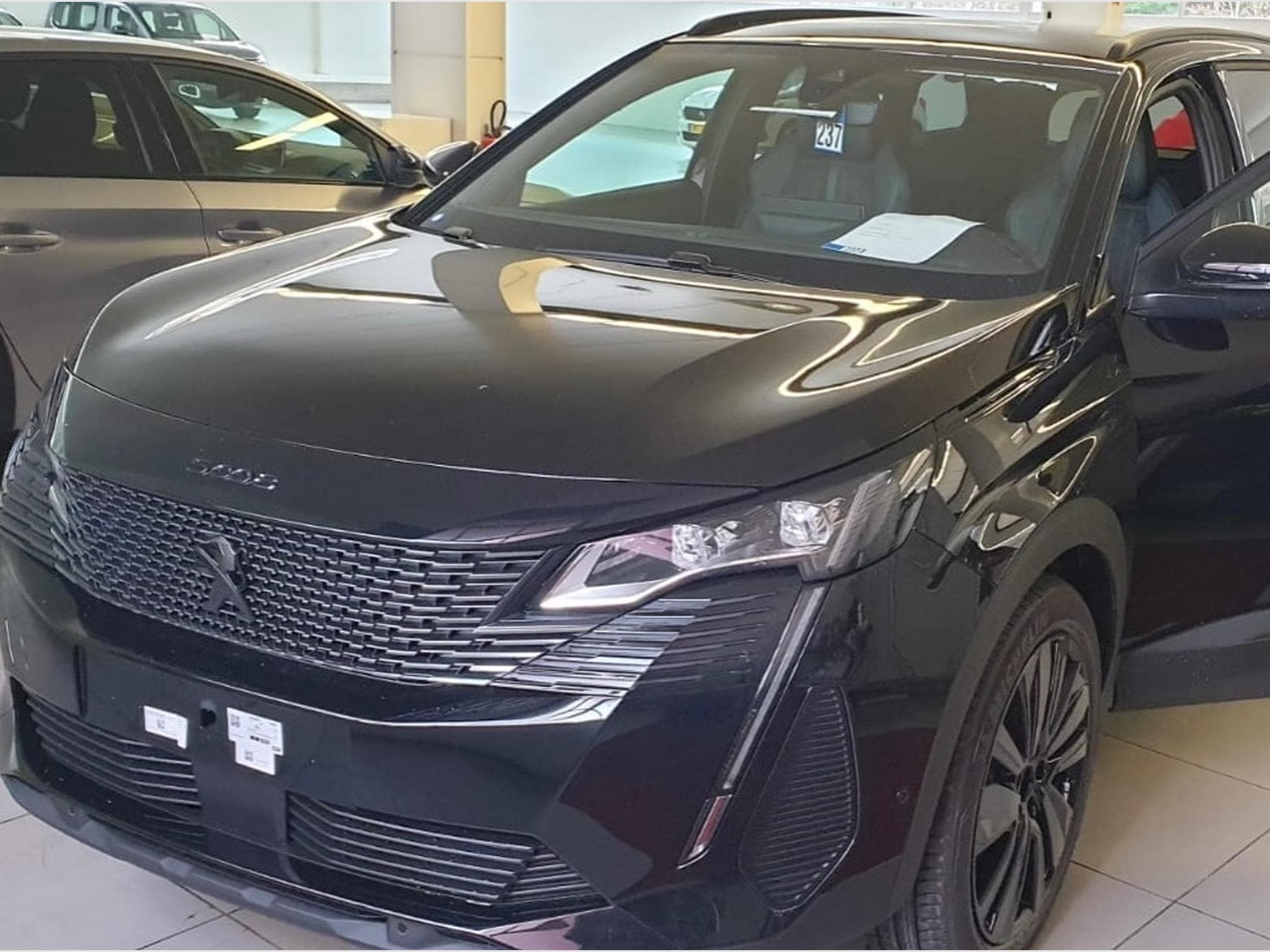 Peugeot 5008 GT Line Black Pack (2023) - Photo 1