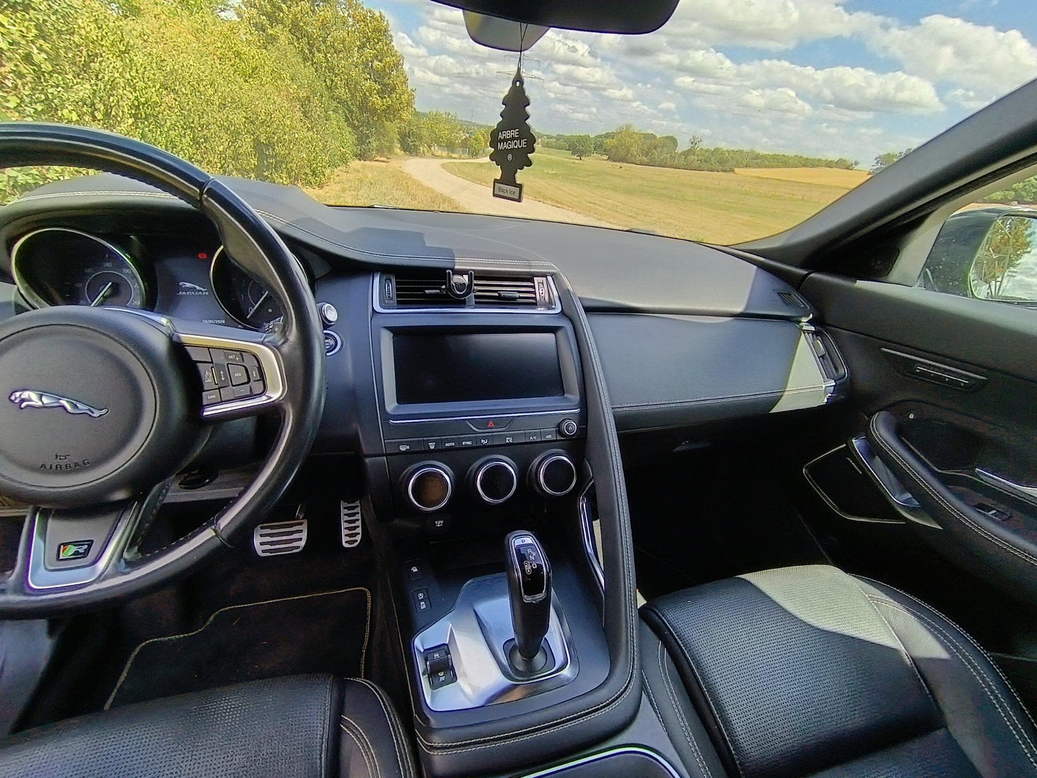 Jaguar E-Pace R Dynamic (2018) - Photo 3