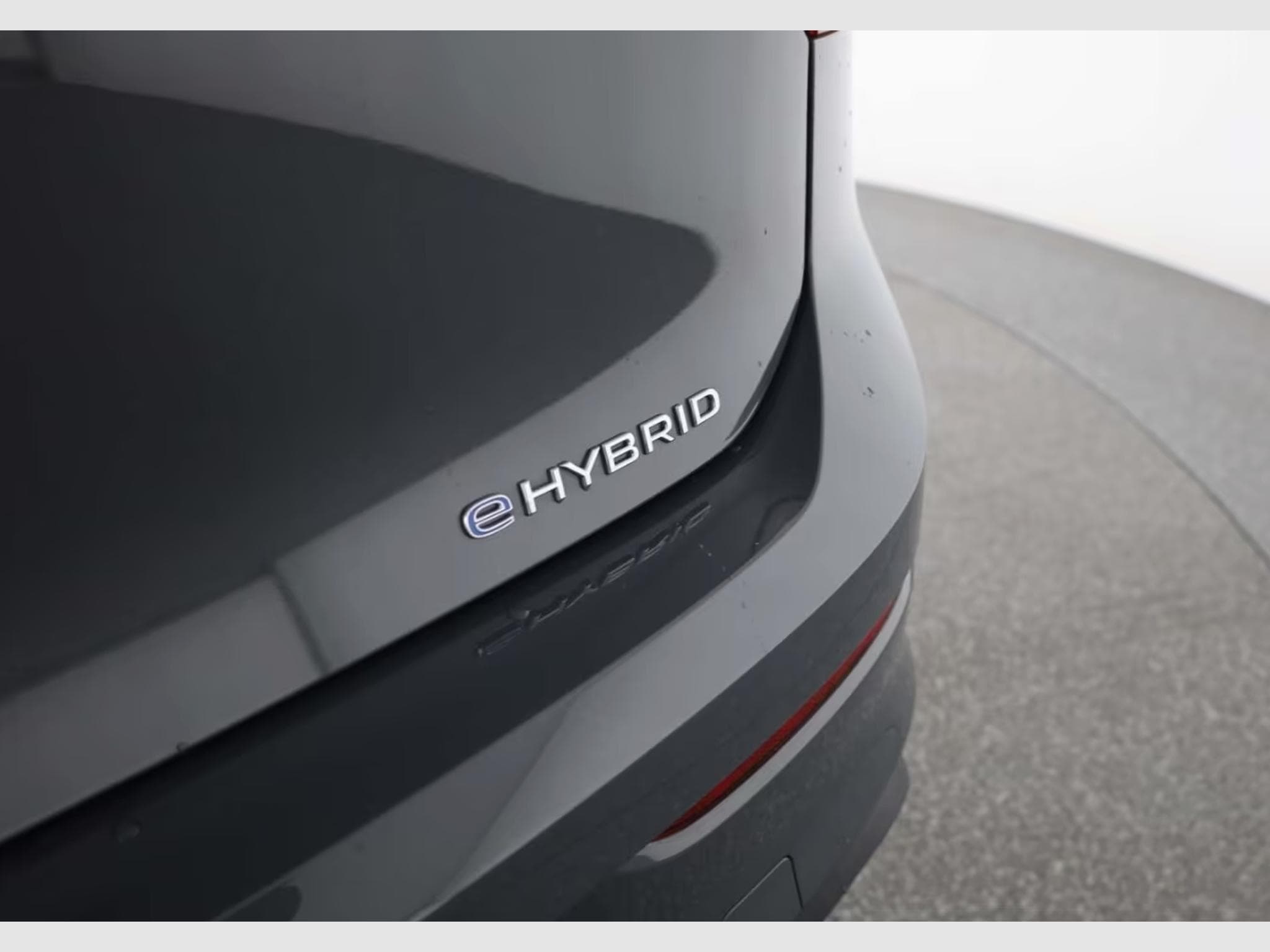 VW Golf VIII 1.5 eHybrid Life DSG NAV/LED/RFK/ACC/18'' (2025) - Photo 25