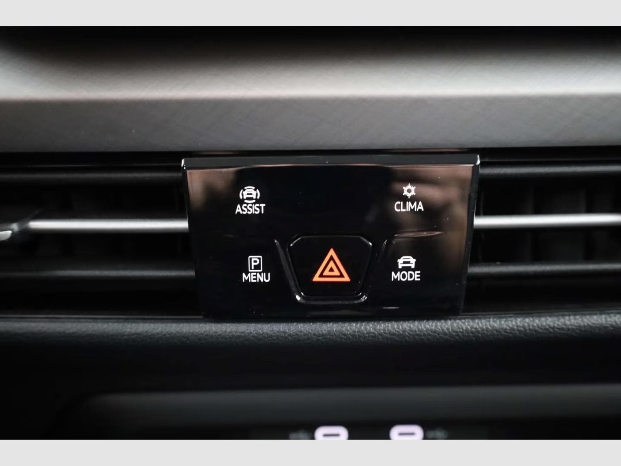 VW Golf VIII 1.5 eHybrid Life DSG NAV/LED/RFK/ACC/18'' (2025) - Photo 17
