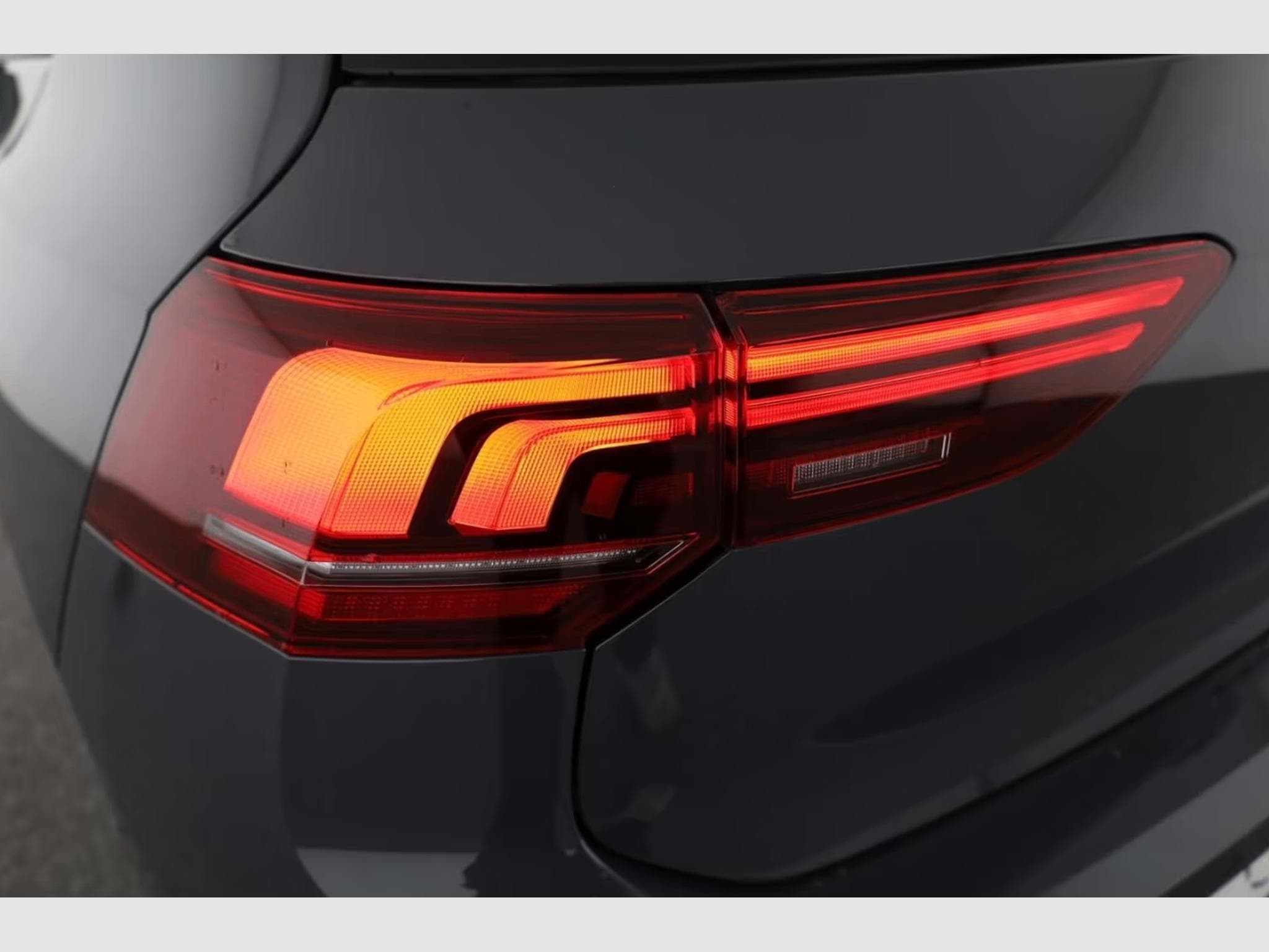 VW Golf VIII 1.5 eHybrid Life DSG NAV/LED/RFK/ACC/18'' (2025) - Photo 24