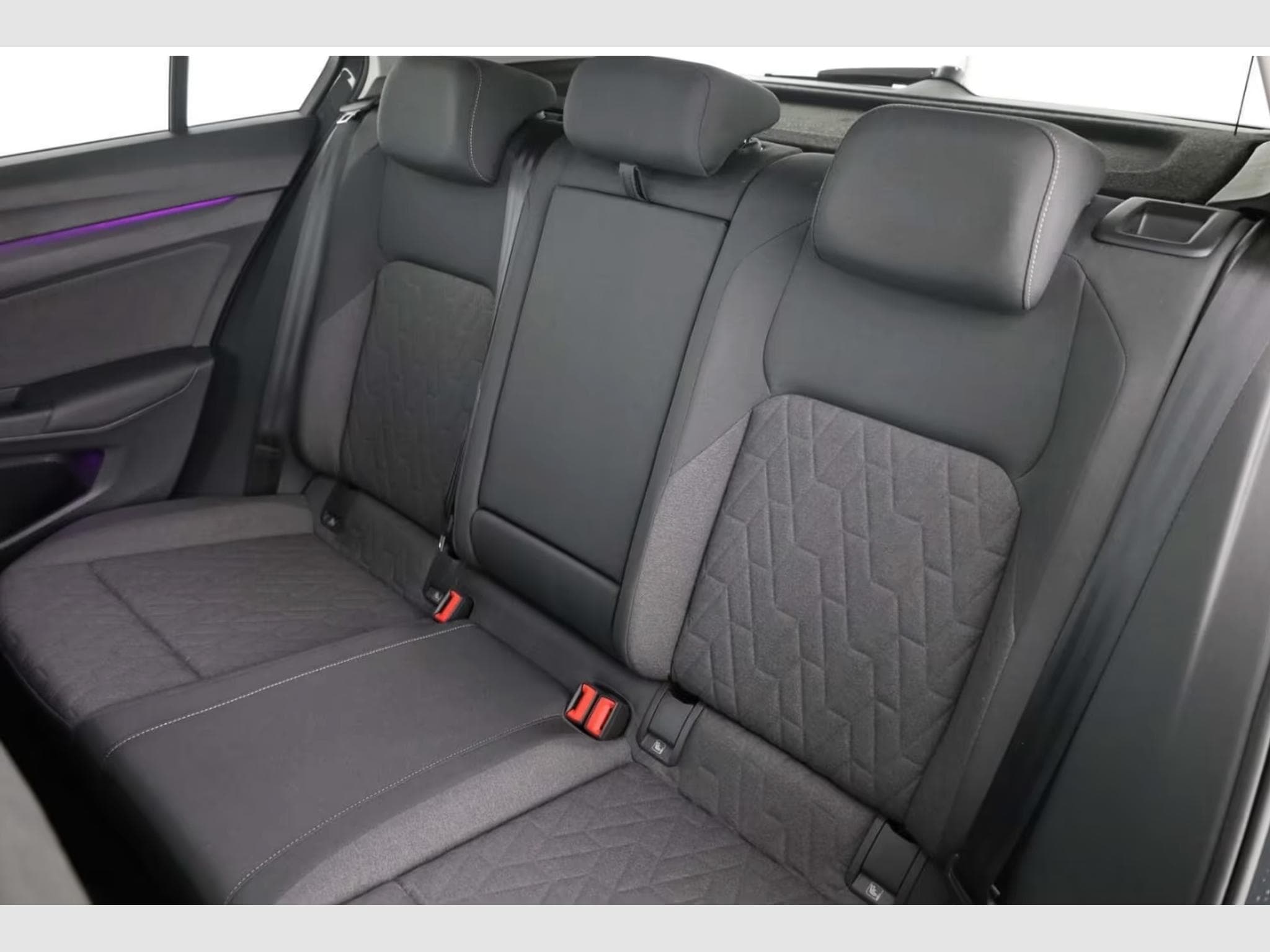 VW Golf VIII 1.5 eHybrid Life DSG NAV/LED/RFK/ACC/18'' (2025) - Photo 9