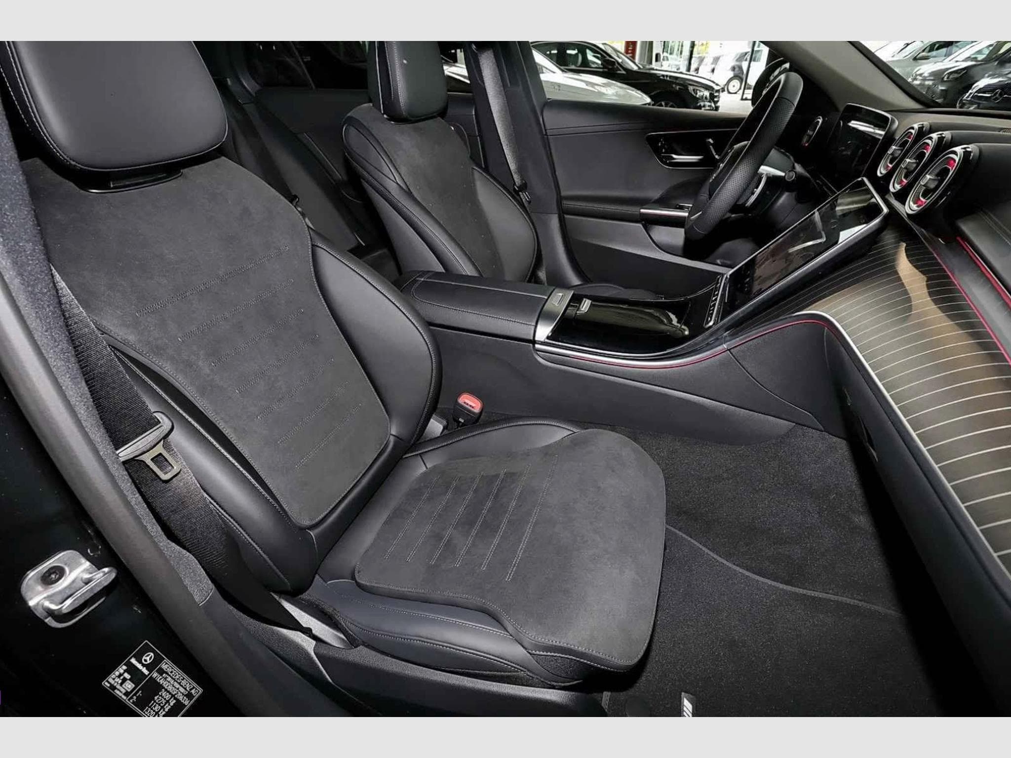 Mercedes C 200 d T AMG MBUX+LED+Pano+360° (2025) - Foto 8