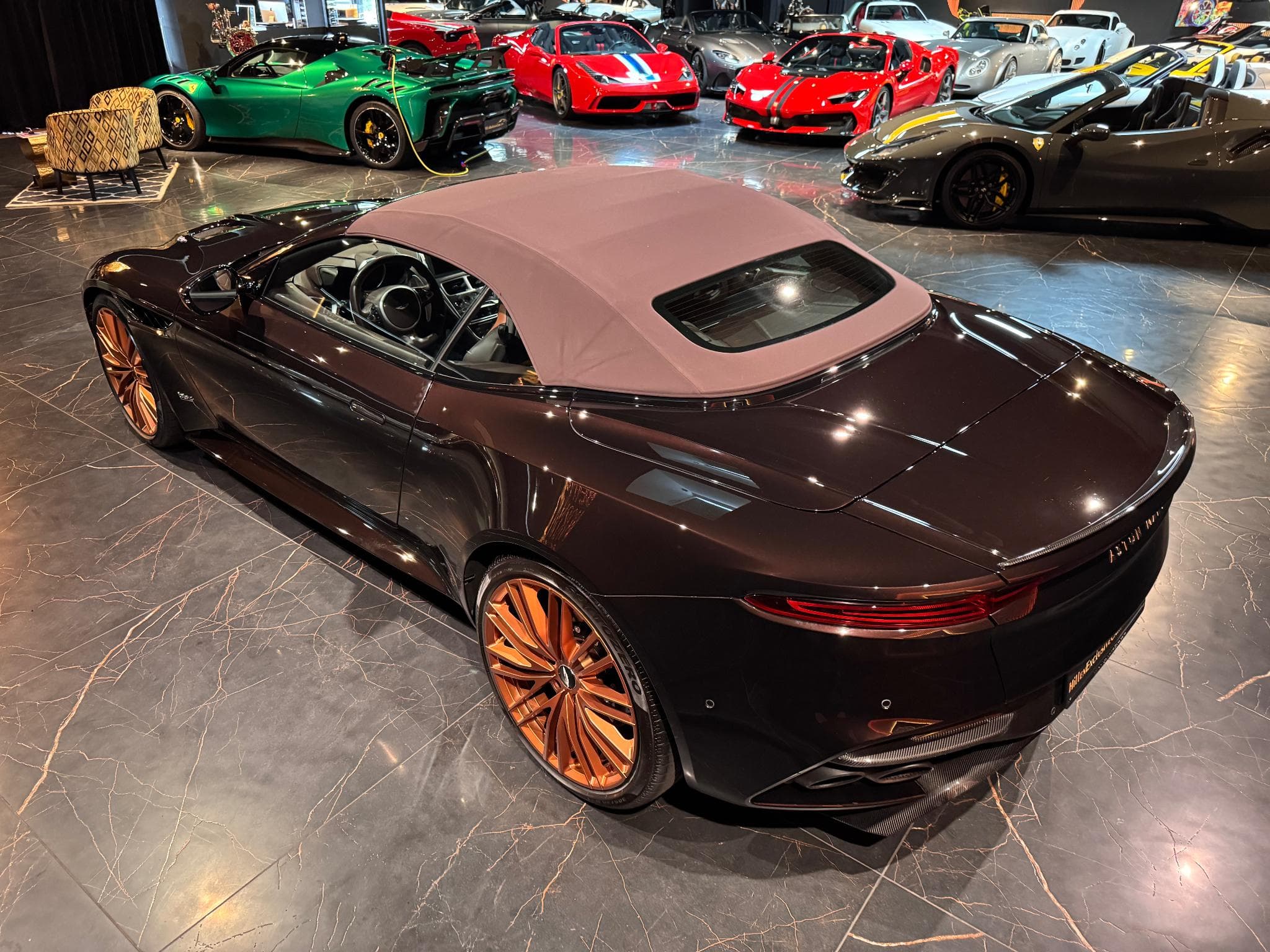 Aston-Martin DBS Volante V12 Superleggera (2020) - Photo 3