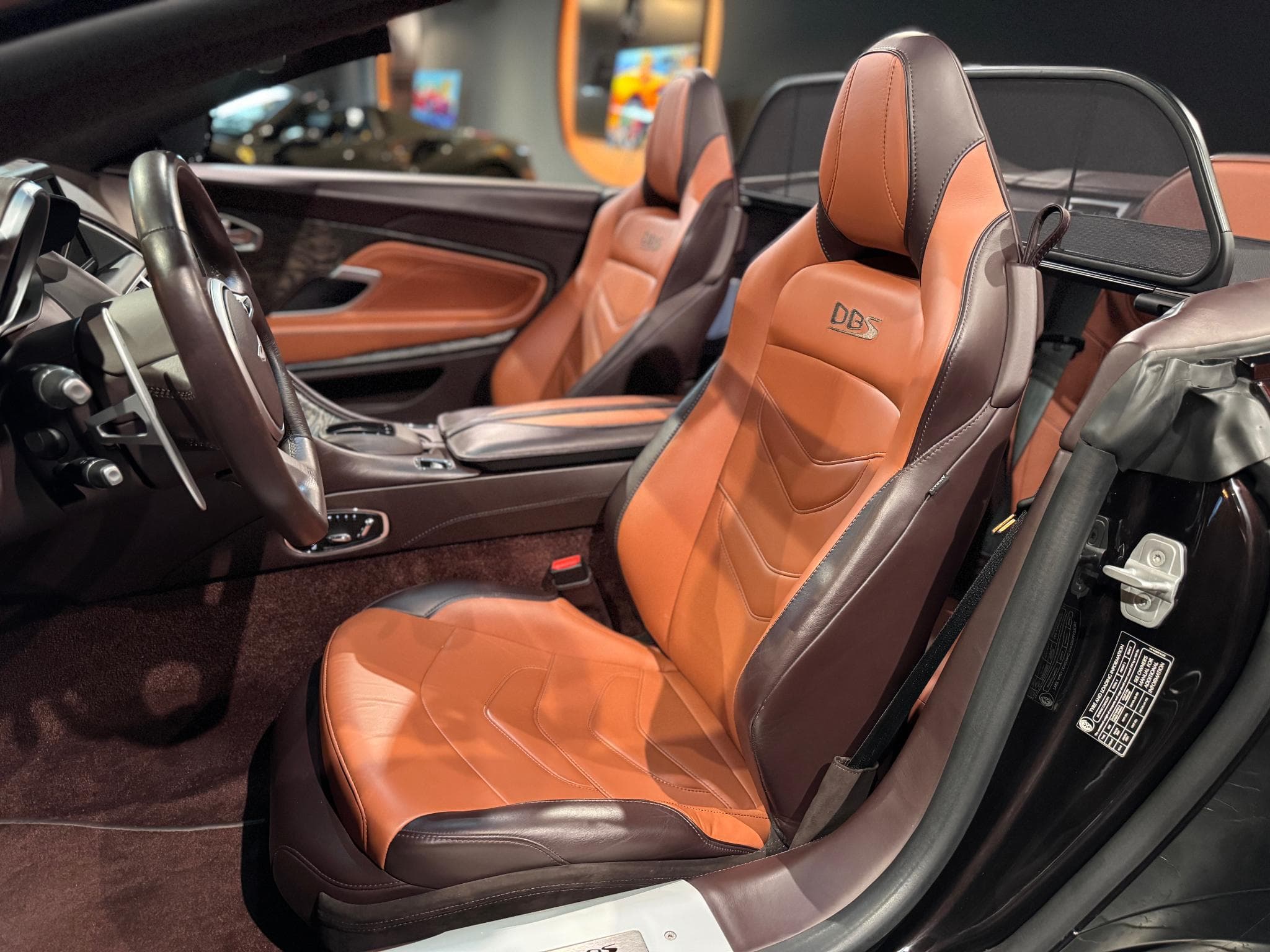 Aston-Martin DBS Volante V12 Superleggera (2020) - Photo 4