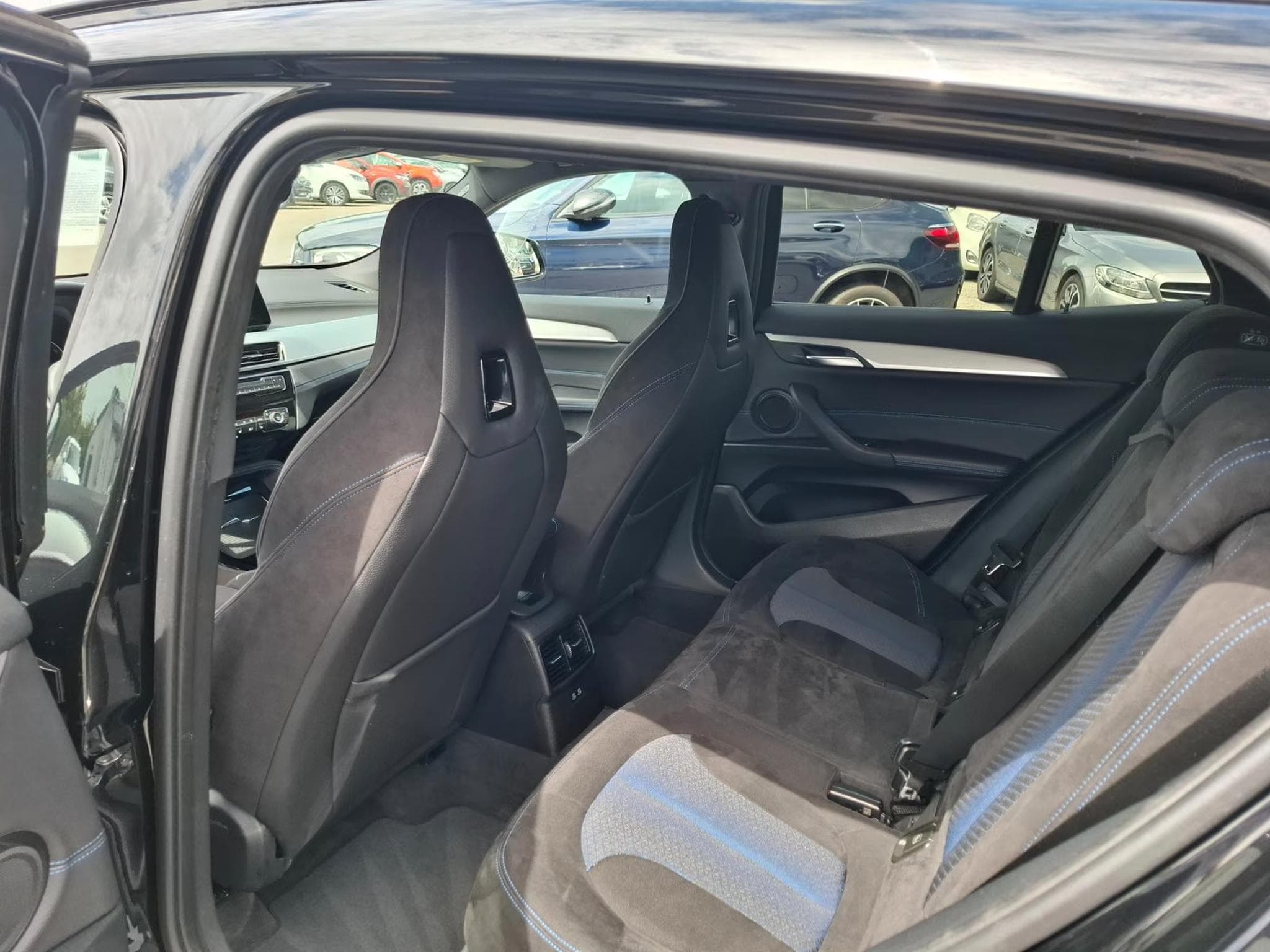 BMW X2 xDrive18 d M Sport MESH NAVI KAM HUD (2020) - Photo 4