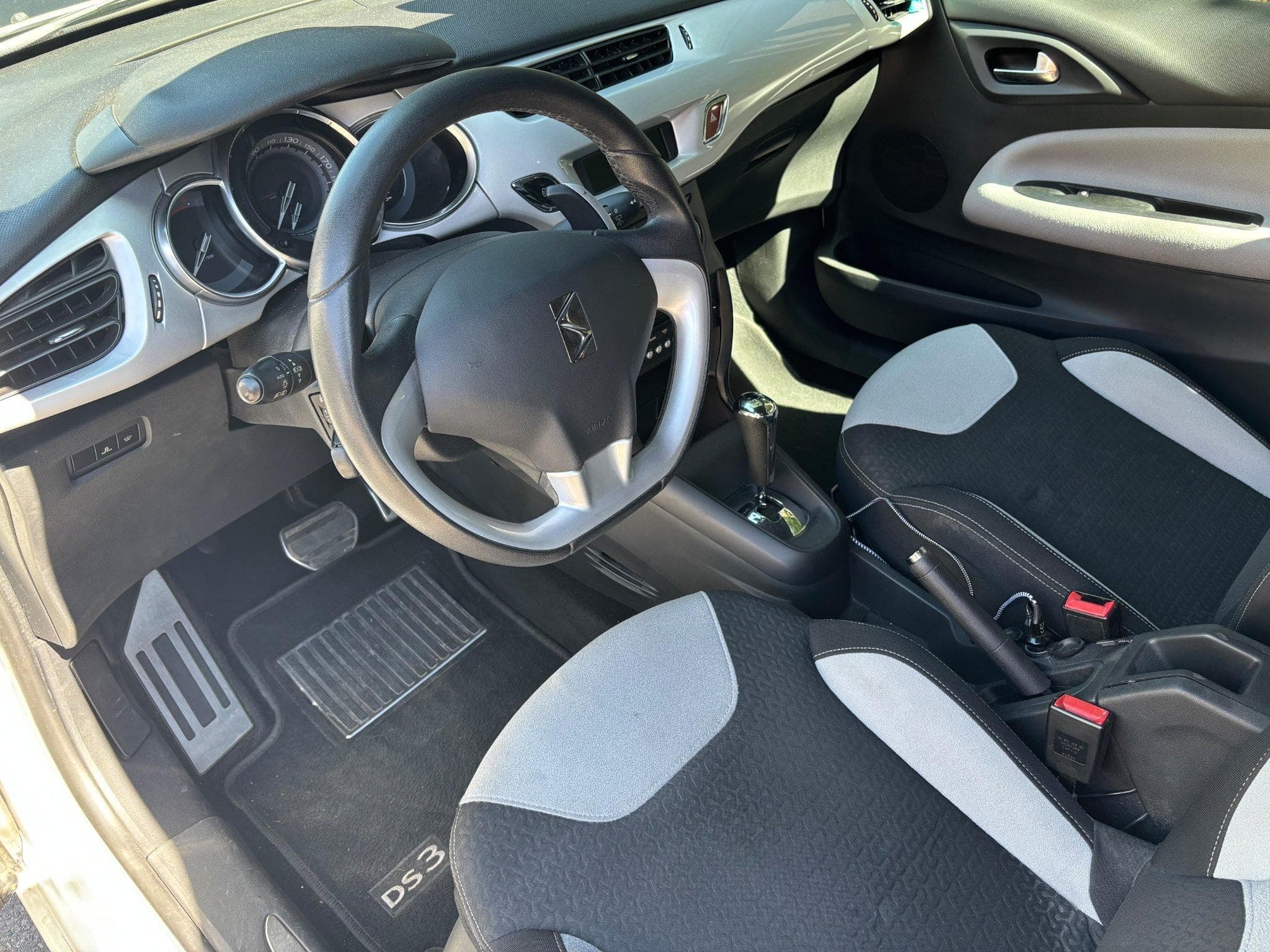 Citroën DS 3 So Chic 1.4 Automatique (2013) - Photo 3