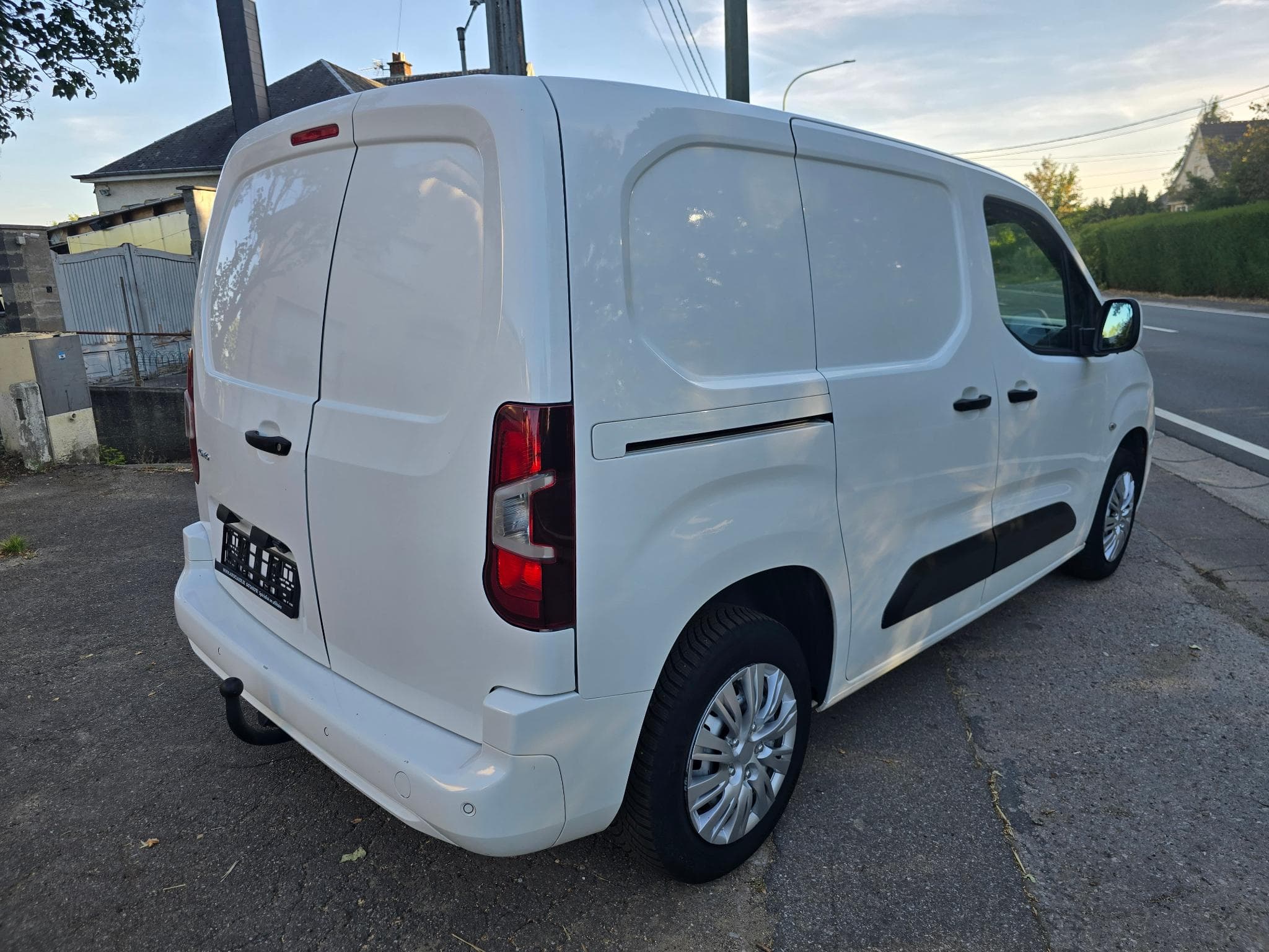 Peugeot Partner hdi 100 cv 1560 cc rare en NV mod opts 3 places 78000 kms 10 (2019) - Photo 5