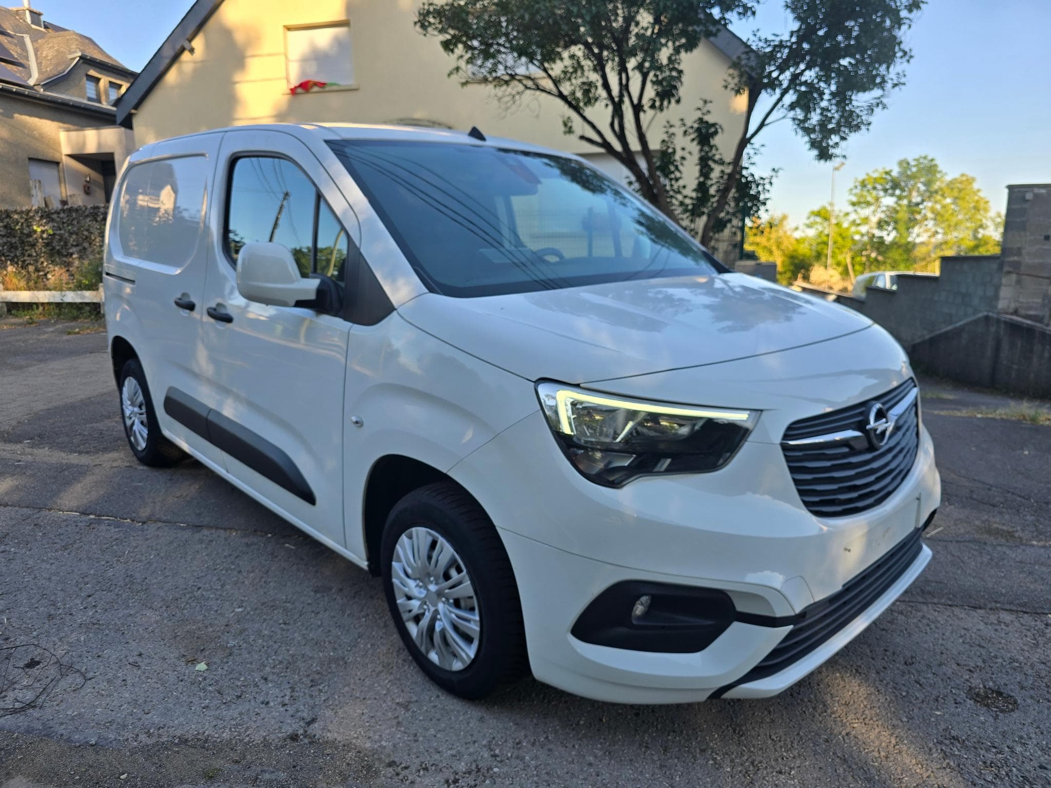Peugeot Partner hdi 100 cv 1560 cc rare en NV mod opts 3 places 78000 kms 10 (2019) - Photo 2