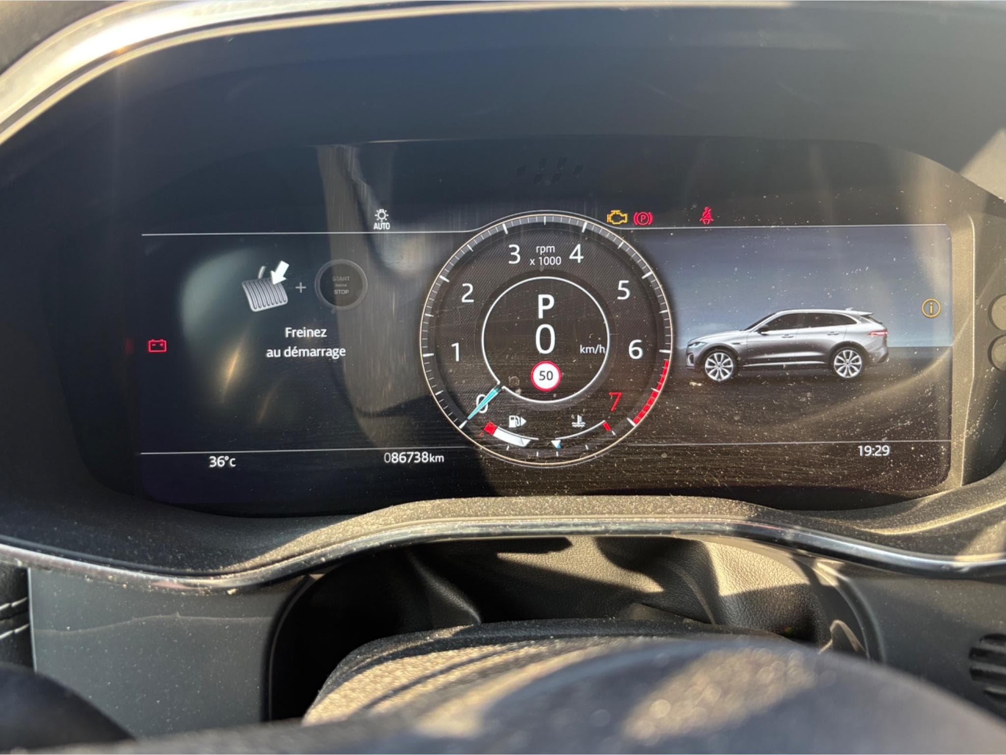 Jaguar F-Pace R Dynamic (2021) - Photo 3