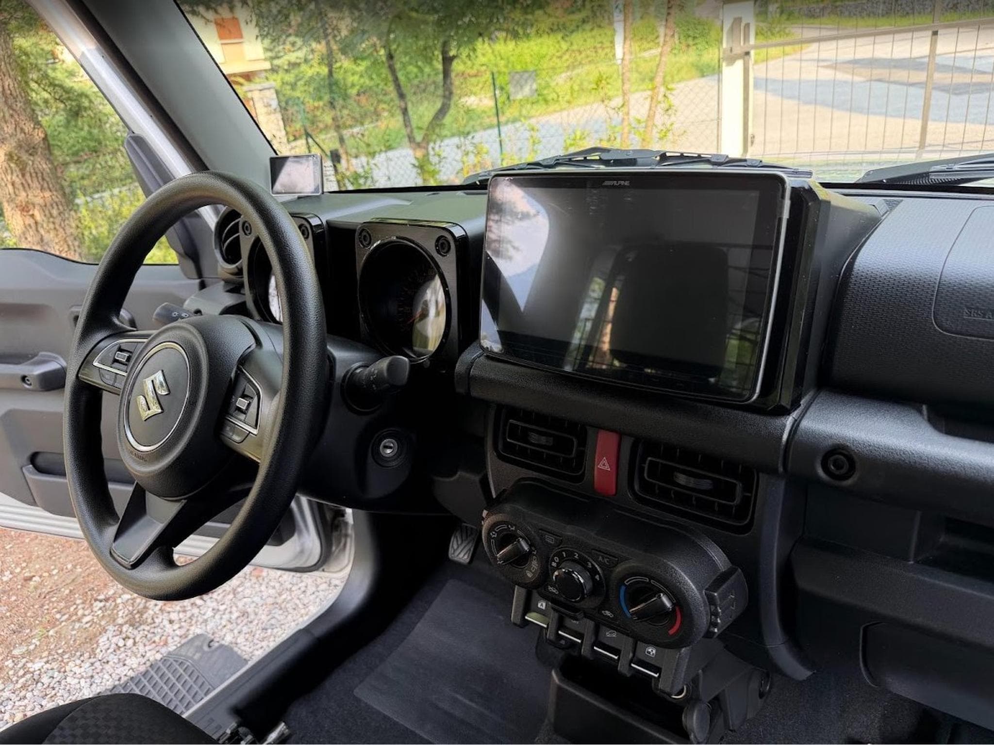 Suzuki Jimny JIMNY ALLGRIP GPS + HIFI ALPINE + 220V (2023) - Photo 4