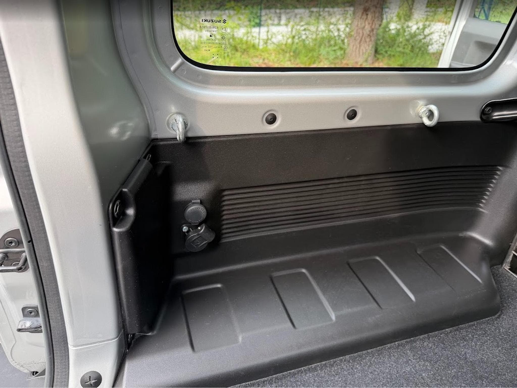 Suzuki Jimny JIMNY ALLGRIP GPS + HIFI ALPINE + 220V (2023) - Photo 7