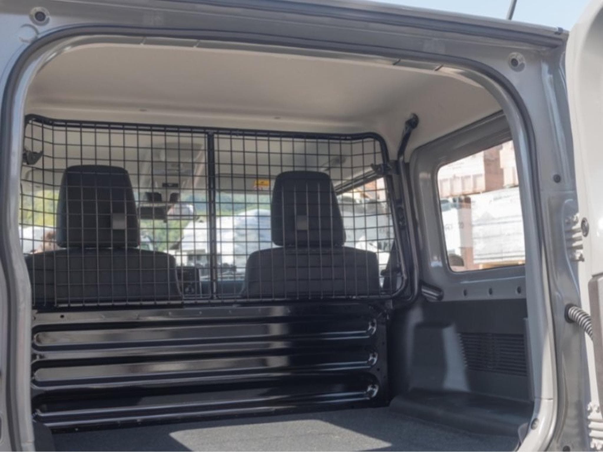 Suzuki Jimny JIMNY ALLGRIP GPS + HIFI ALPINE + 220V (2023) - Photo 11