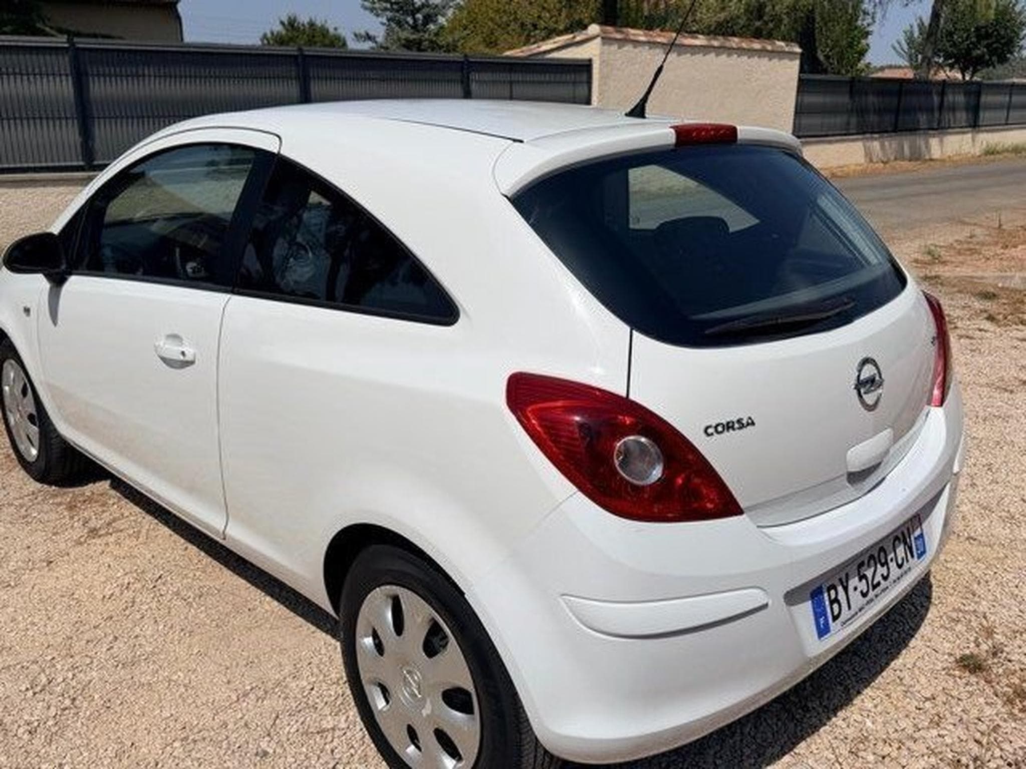 Opel Corsa 1.3 CDTi (2011) - Foto 1
