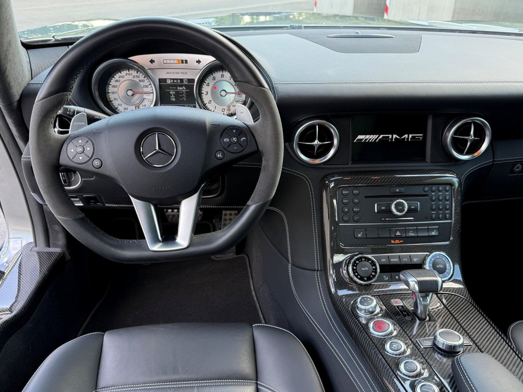Mercedes SLS AMG AMG Coupé 6.3L V8 (2011) - Foto 10