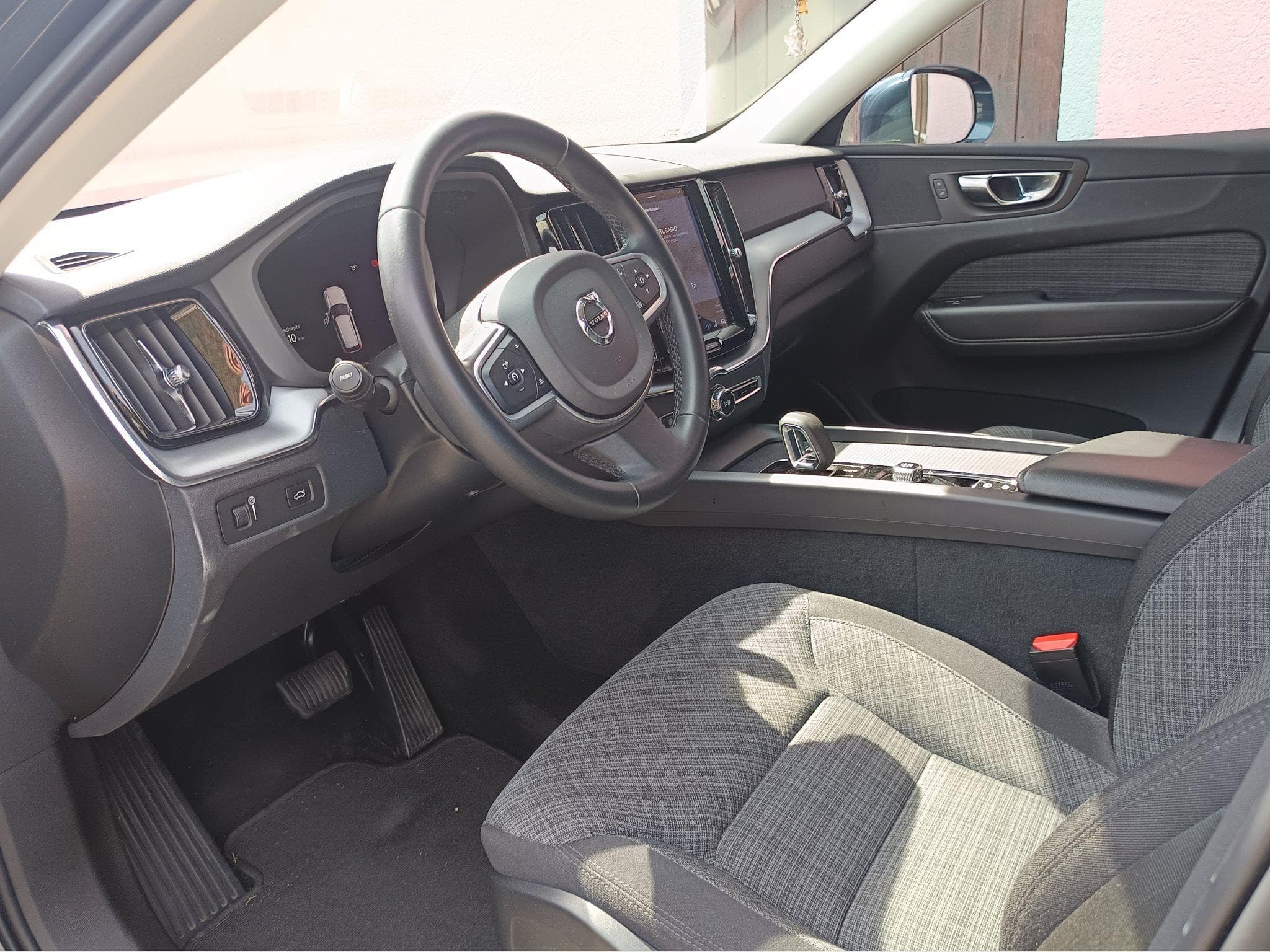 Volvo XC60 MOMENTUM PRO B4 Mild Hybrid Diesel (2021) - Photo 2