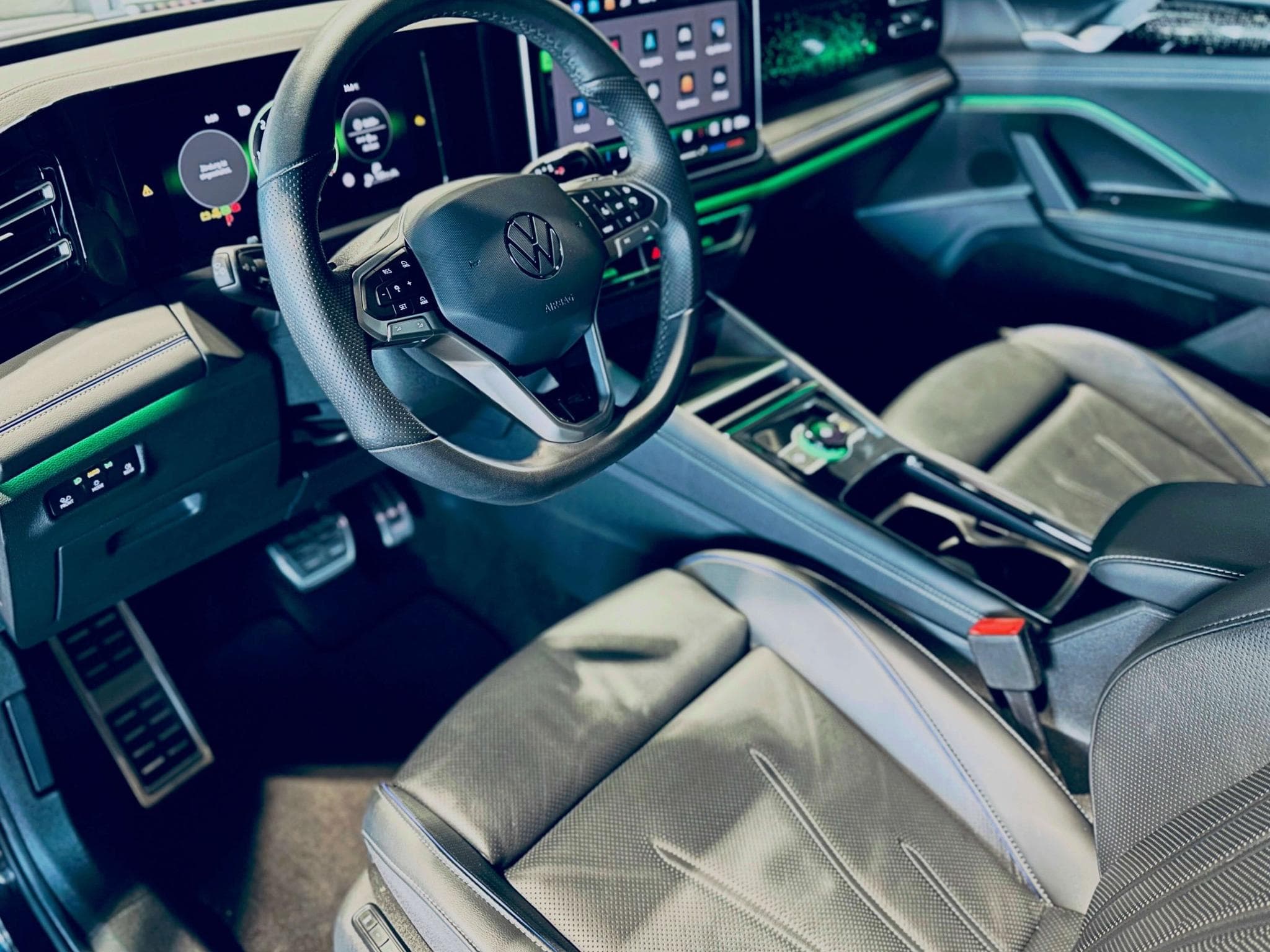 VW Tiguan TIGUAN R-LINE TDI 4MOTION DSG (2025) - Foto 8