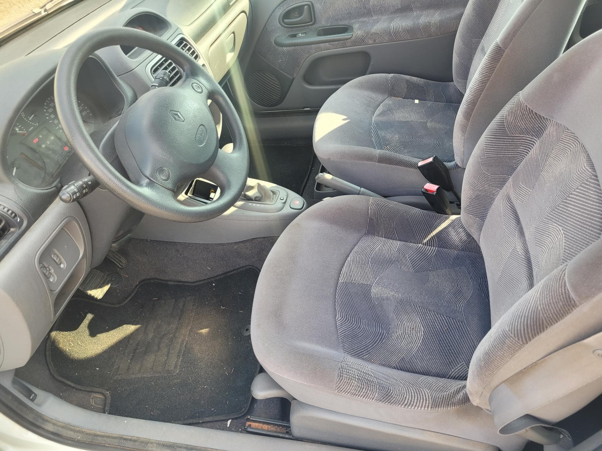 Renault Clio AUTOMATIQUE (1999) - Foto 5