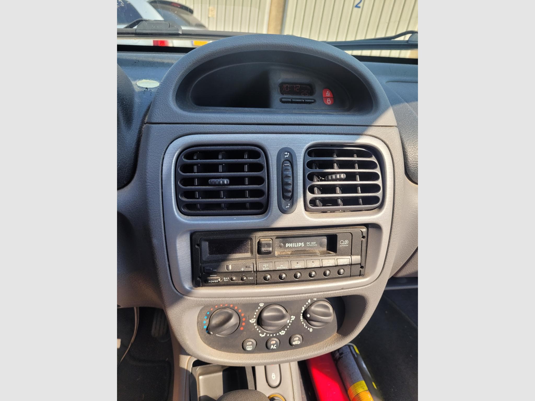 Renault Clio AUTOMATIQUE (1999) - Foto 6