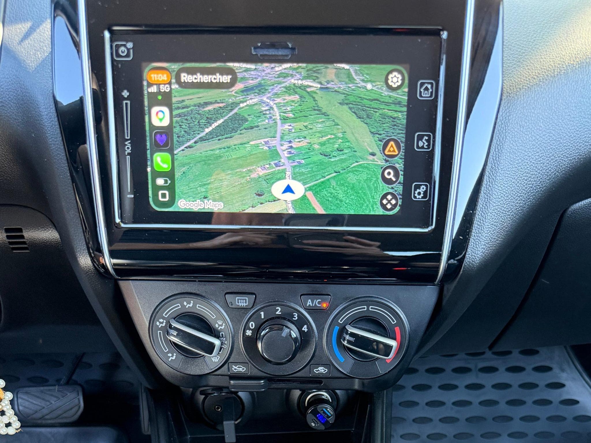 Suzuki Swift 1.2 GLX Hybride Essence Automatique (2023) - Photo 11