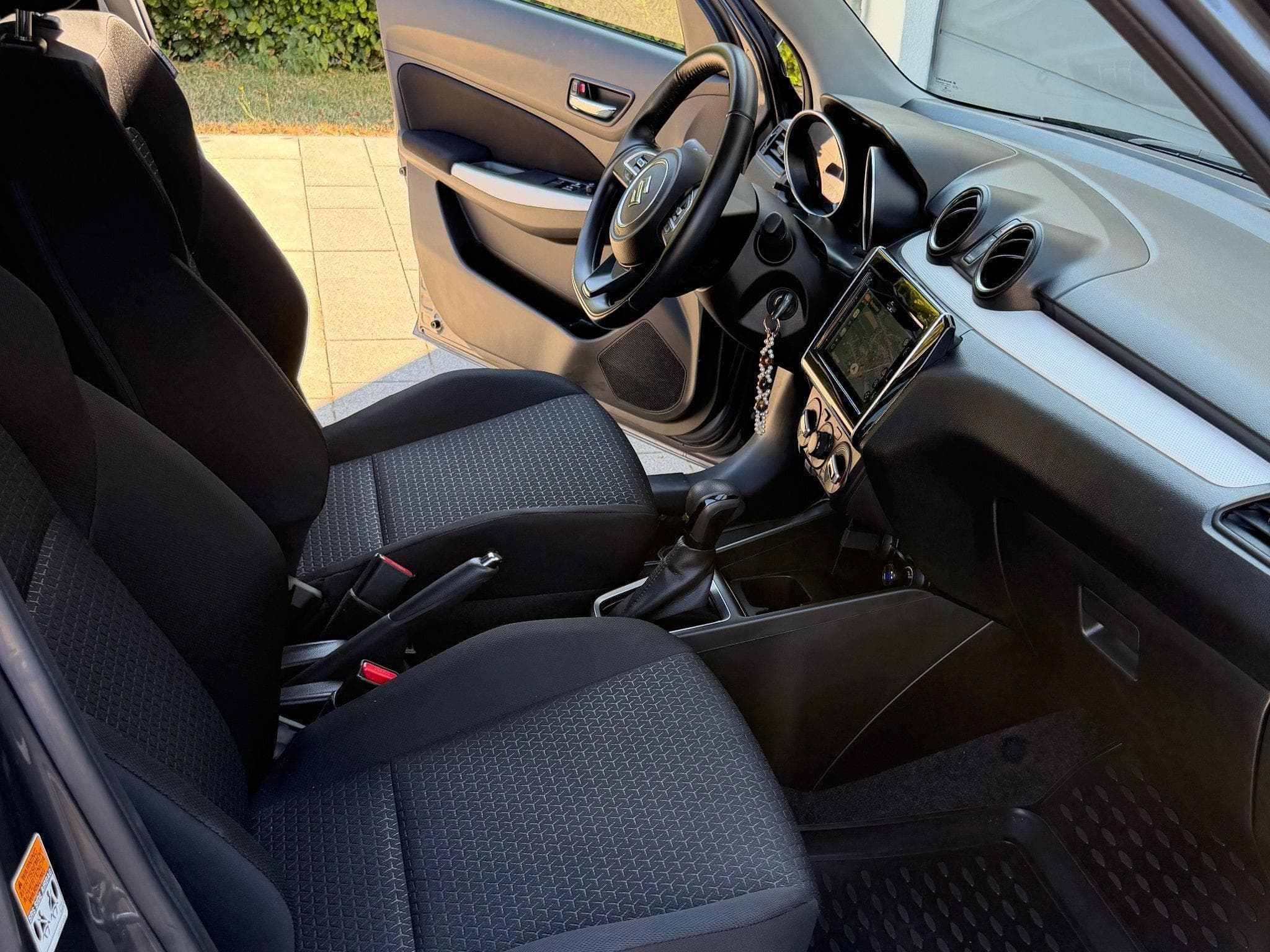 Suzuki Swift 1.2 GLX Hybride Essence Automatique (2023) - Photo 13