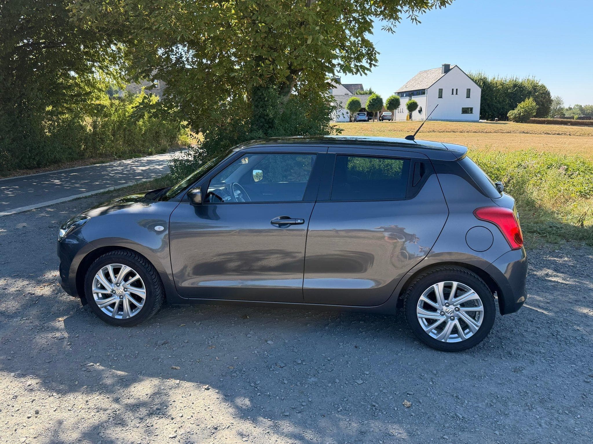 Suzuki Swift 1.2 GLX Hybride Essence Automatique (2023) - Photo 9
