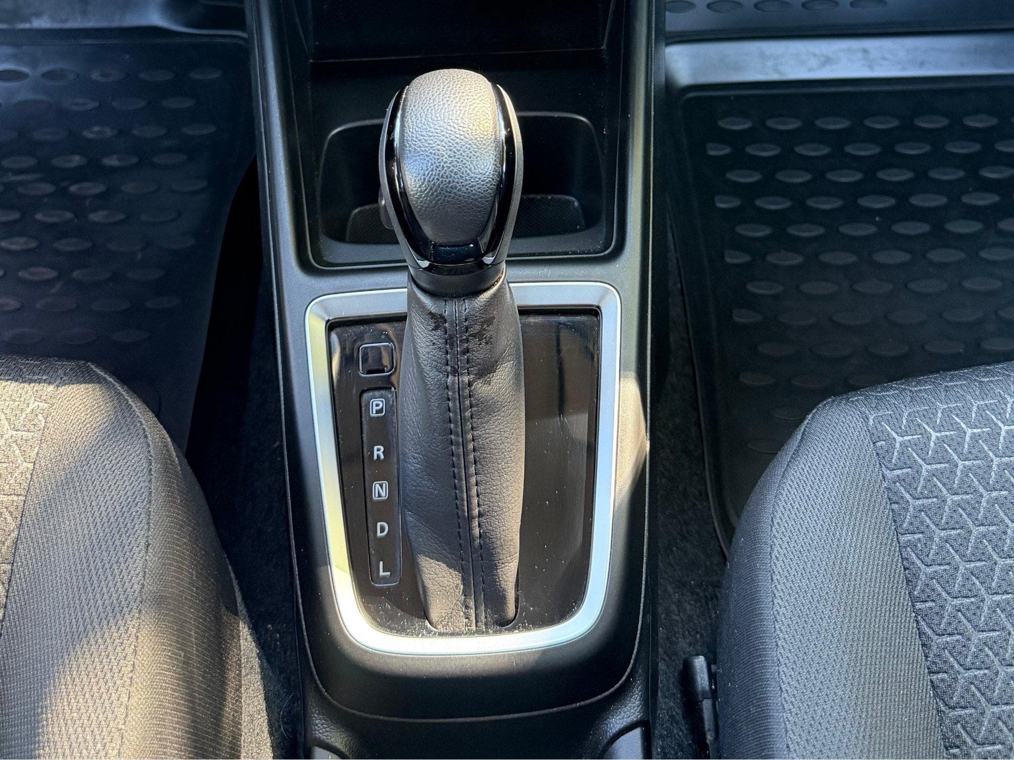 Suzuki Swift 1.2 GLX Hybride Essence Automatique (2023) - Photo 12