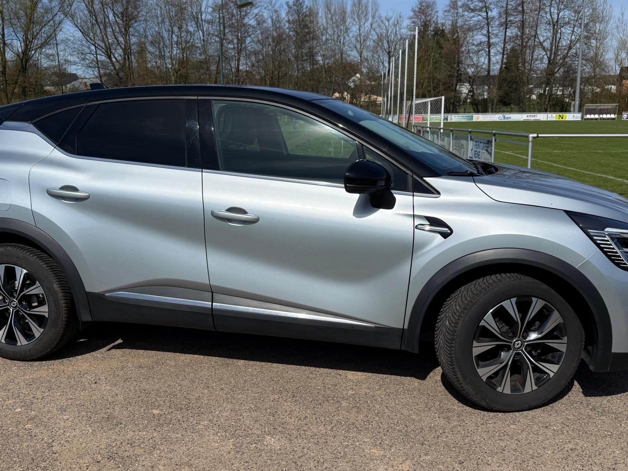 Renault Captur Techno mild hybrid 140 EDC (2024) - Photo 2