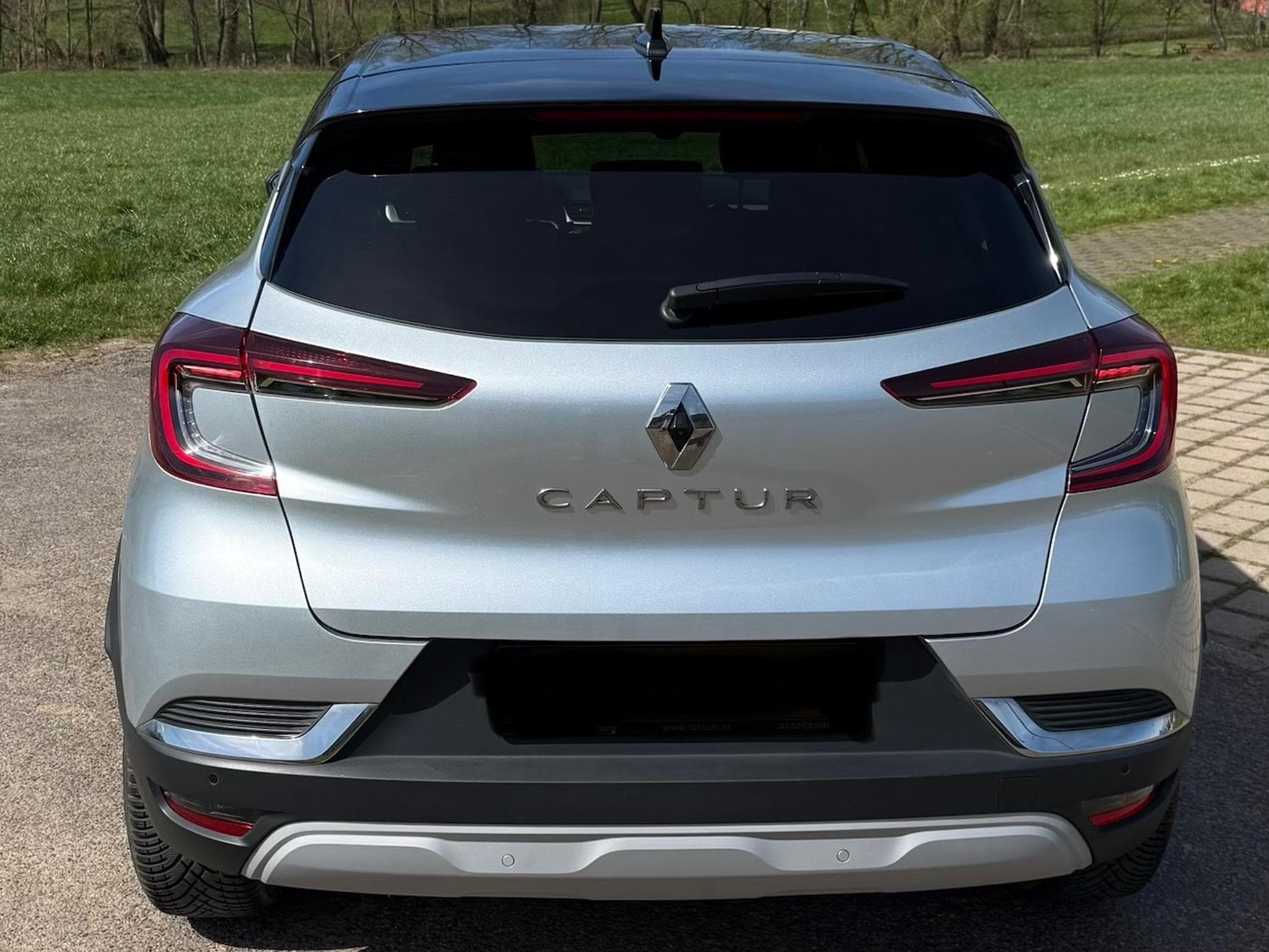 Renault Captur Techno mild hybrid 140 EDC (2024) - Photo 3