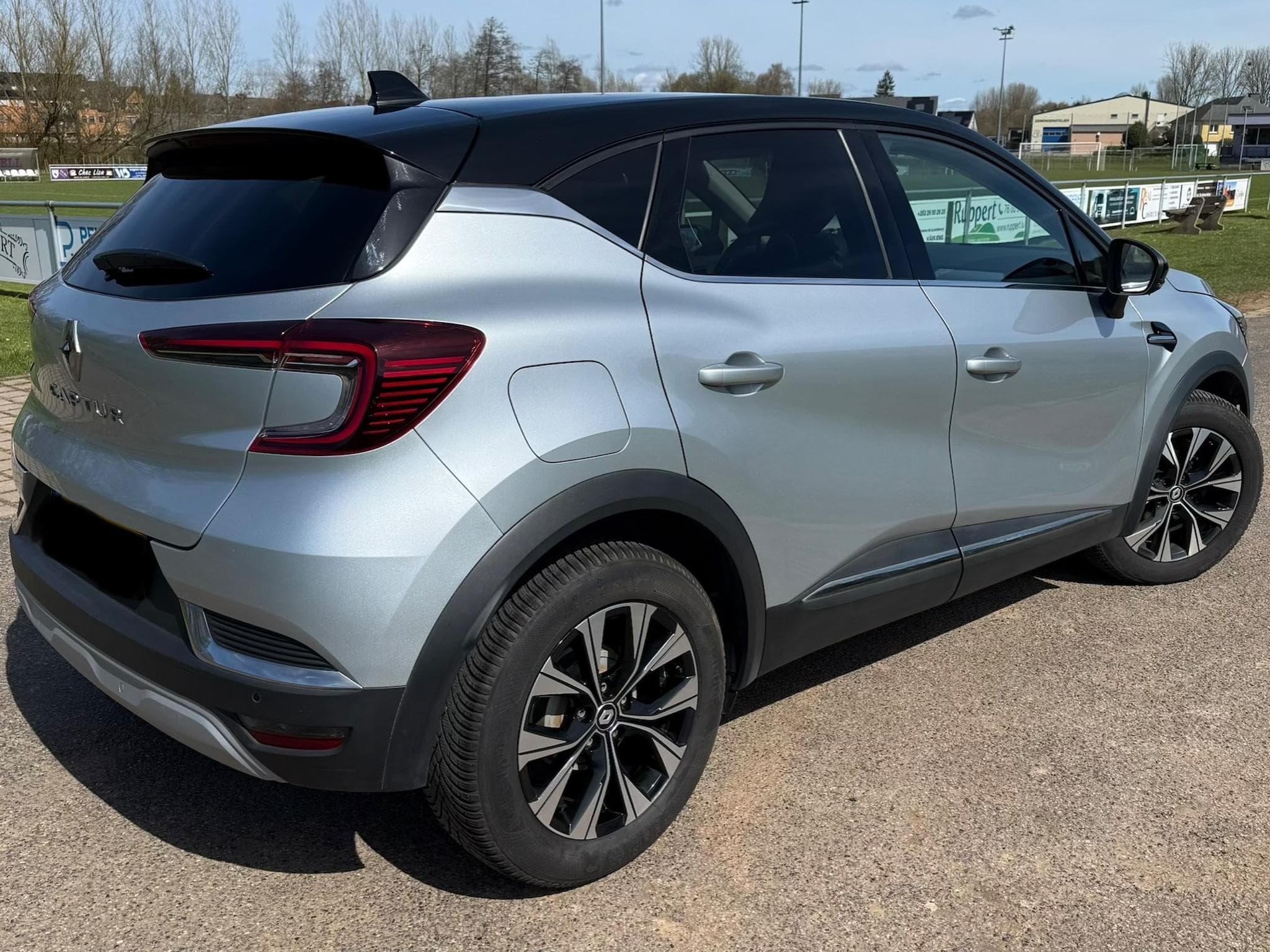 Renault Captur Techno mild hybrid 140 EDC (2024) - Photo 4