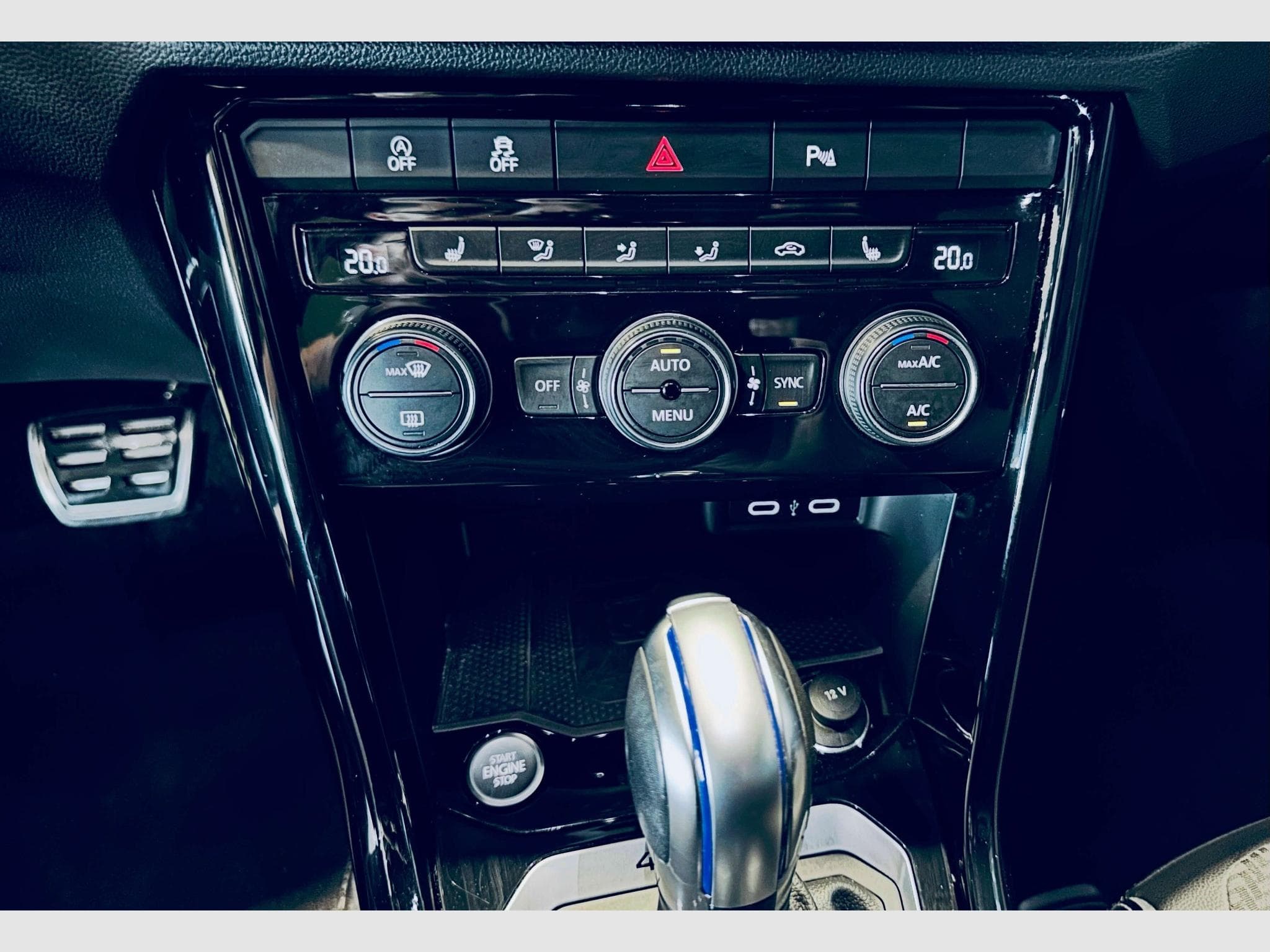 VW T-Roc T-ROC R TSI 4MOTION DSG (2020) - Photo 11