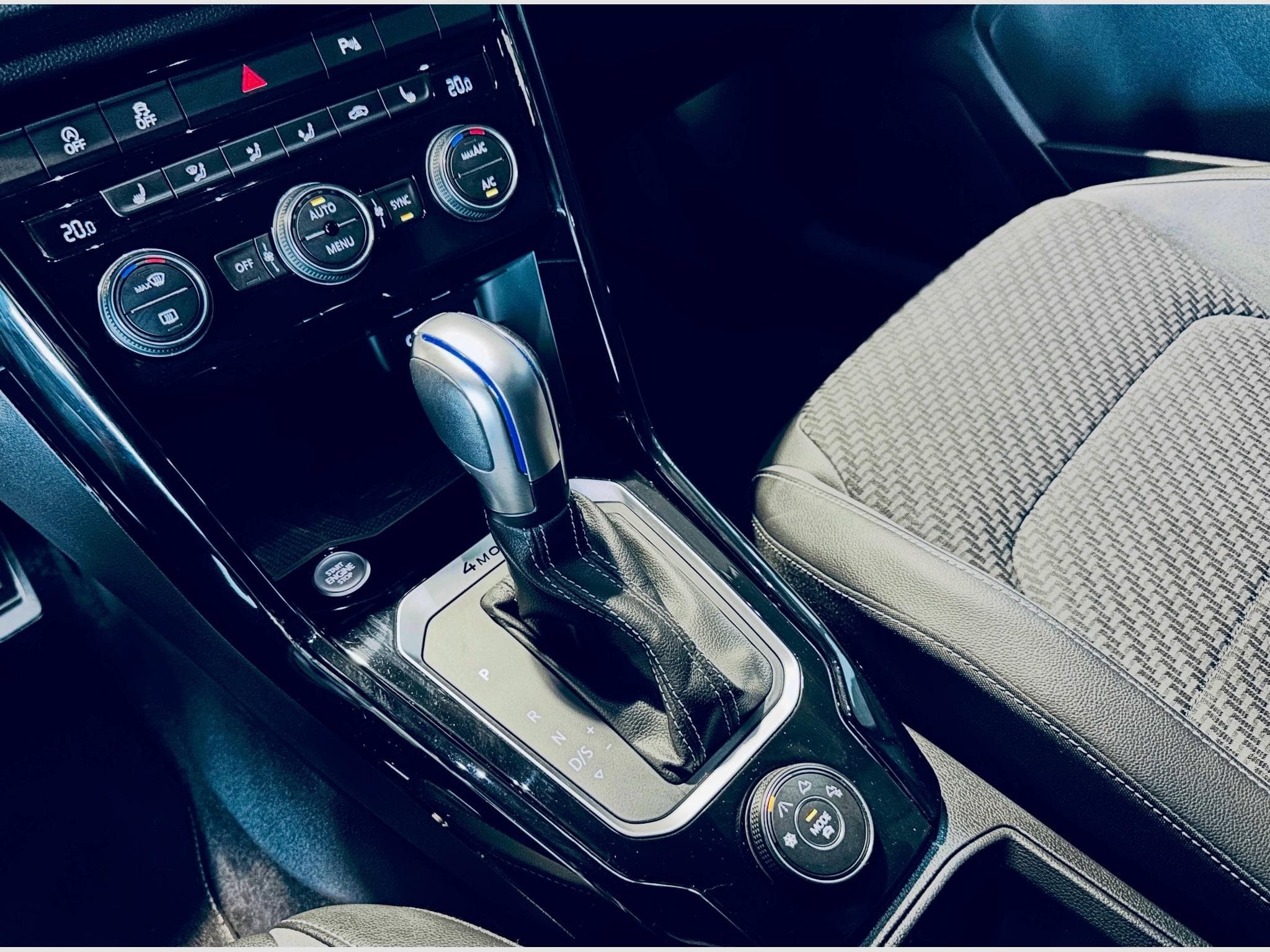 VW T-Roc T-ROC R TSI 4MOTION DSG (2020) - Photo 10
