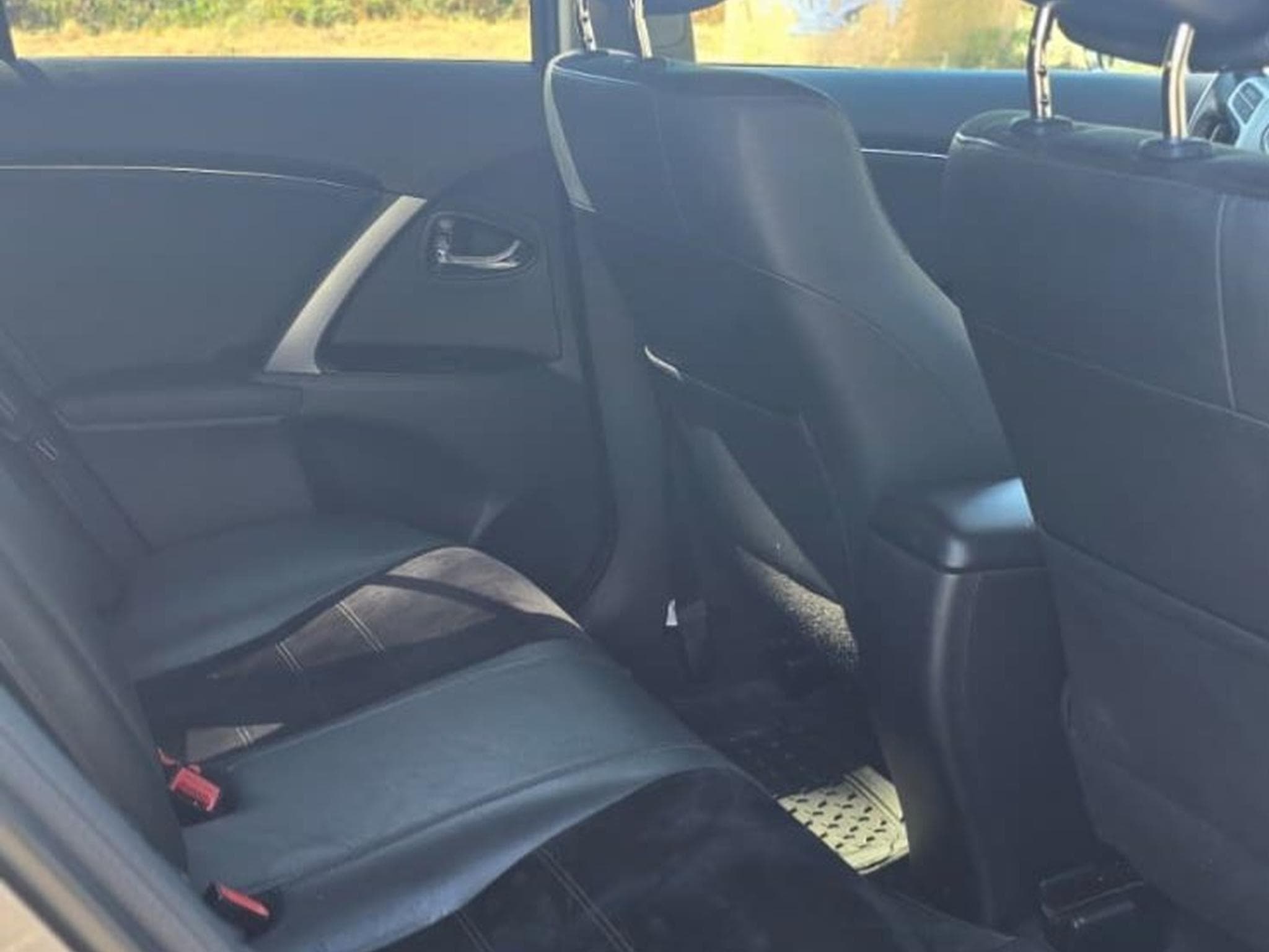 Toyota Avensis (2013) - Photo 10