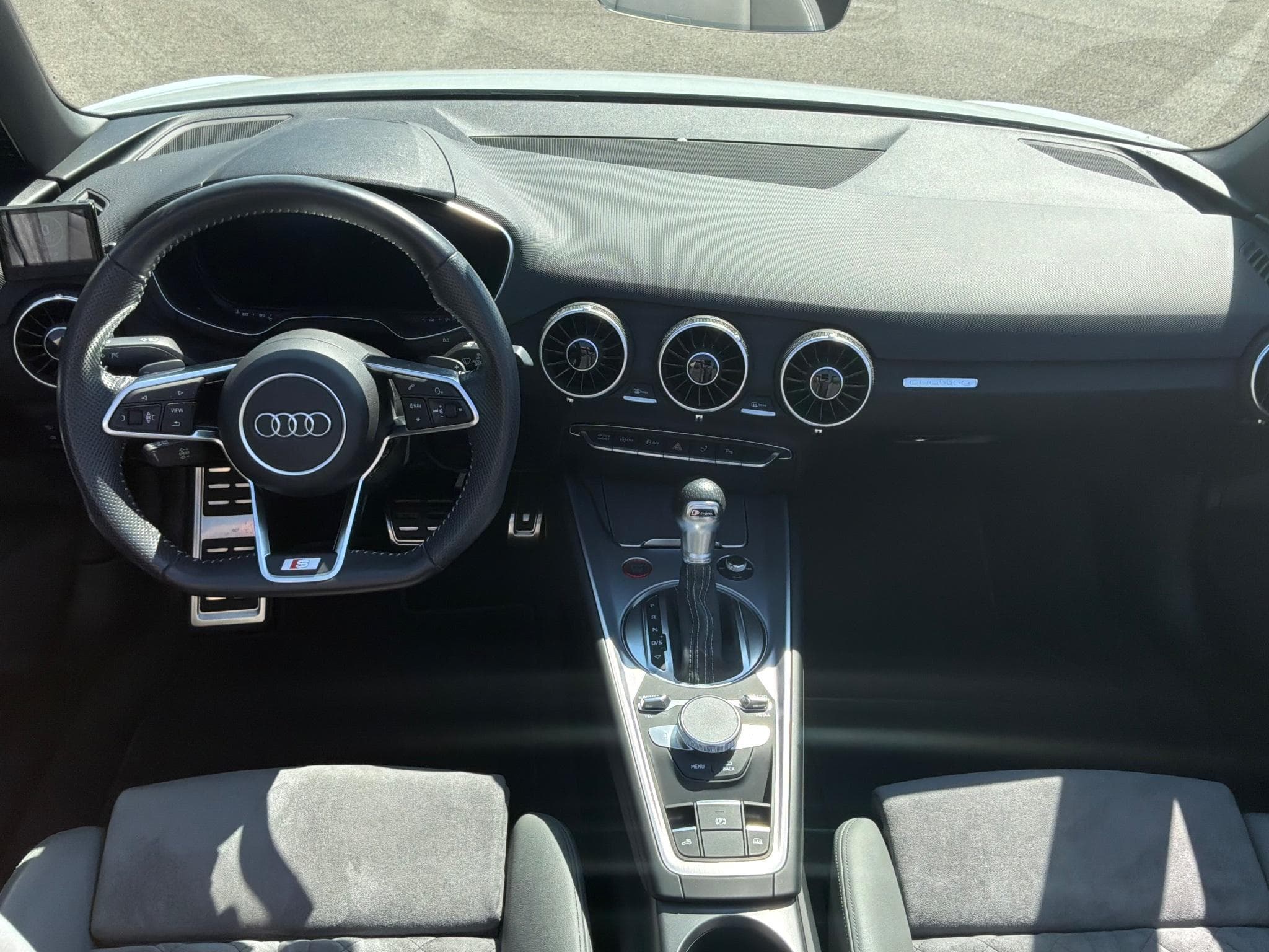 Audi TTS S tronic (2023) - Photo 12
