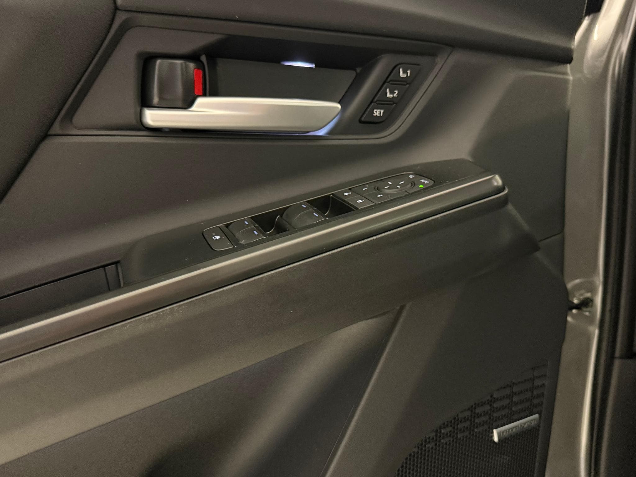 Subaru Solterra 4E-xperience+ (2026) - Photo 13