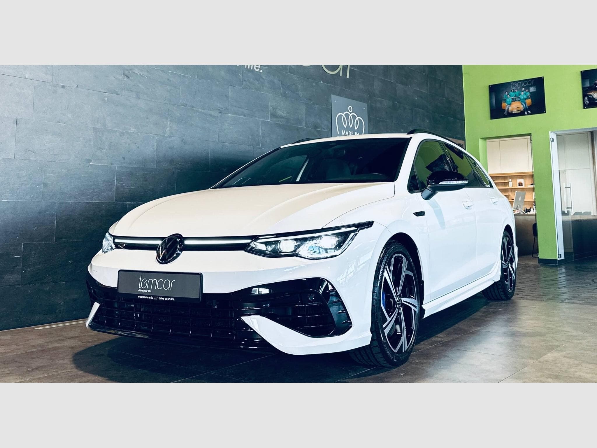VW Golf GOLF VIII R VARIANT TSI 4MOTION DSG (2023) - Photo 2