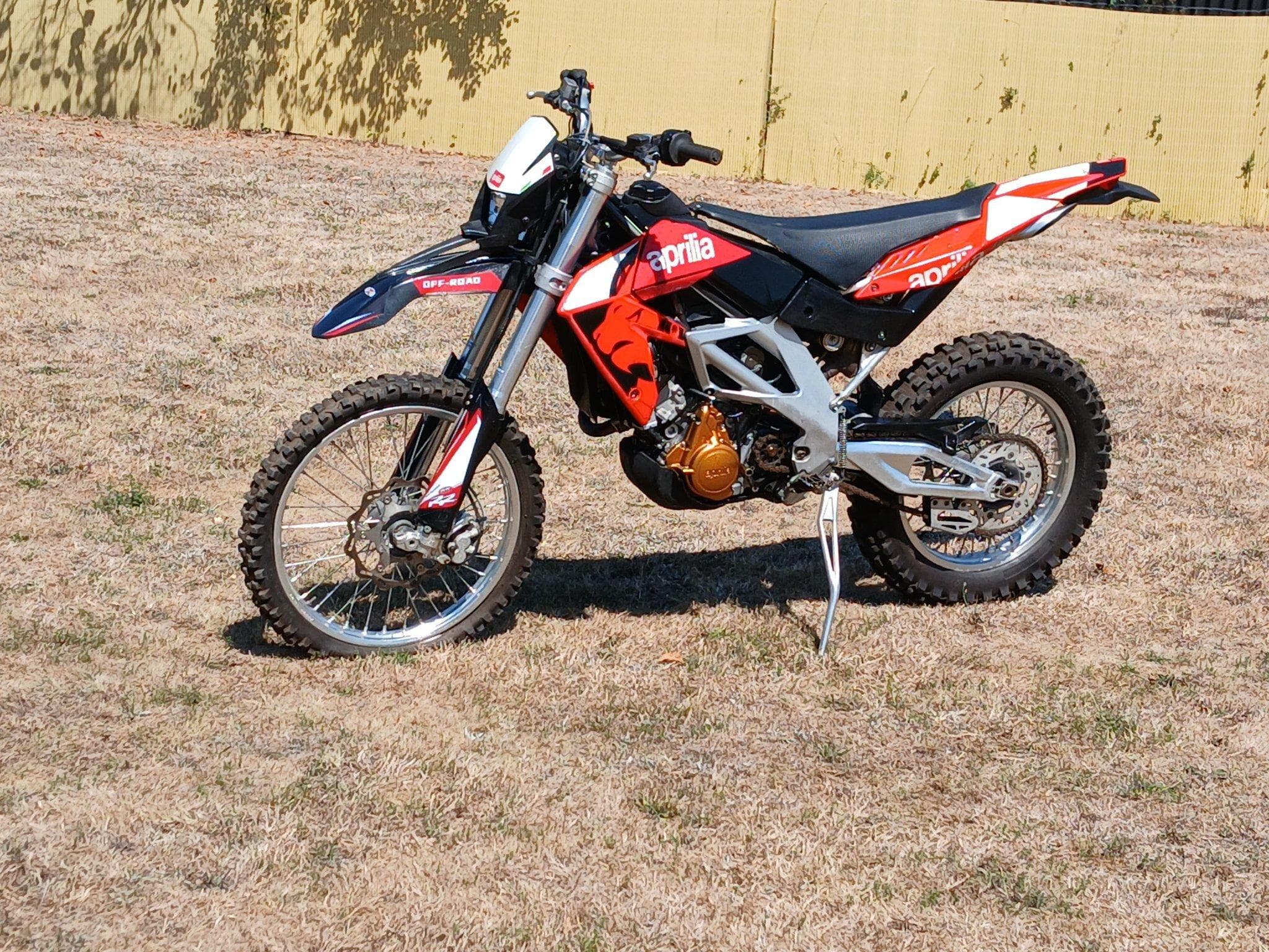 Aprilia RXV 450 r enduro (2006) - Photo 2