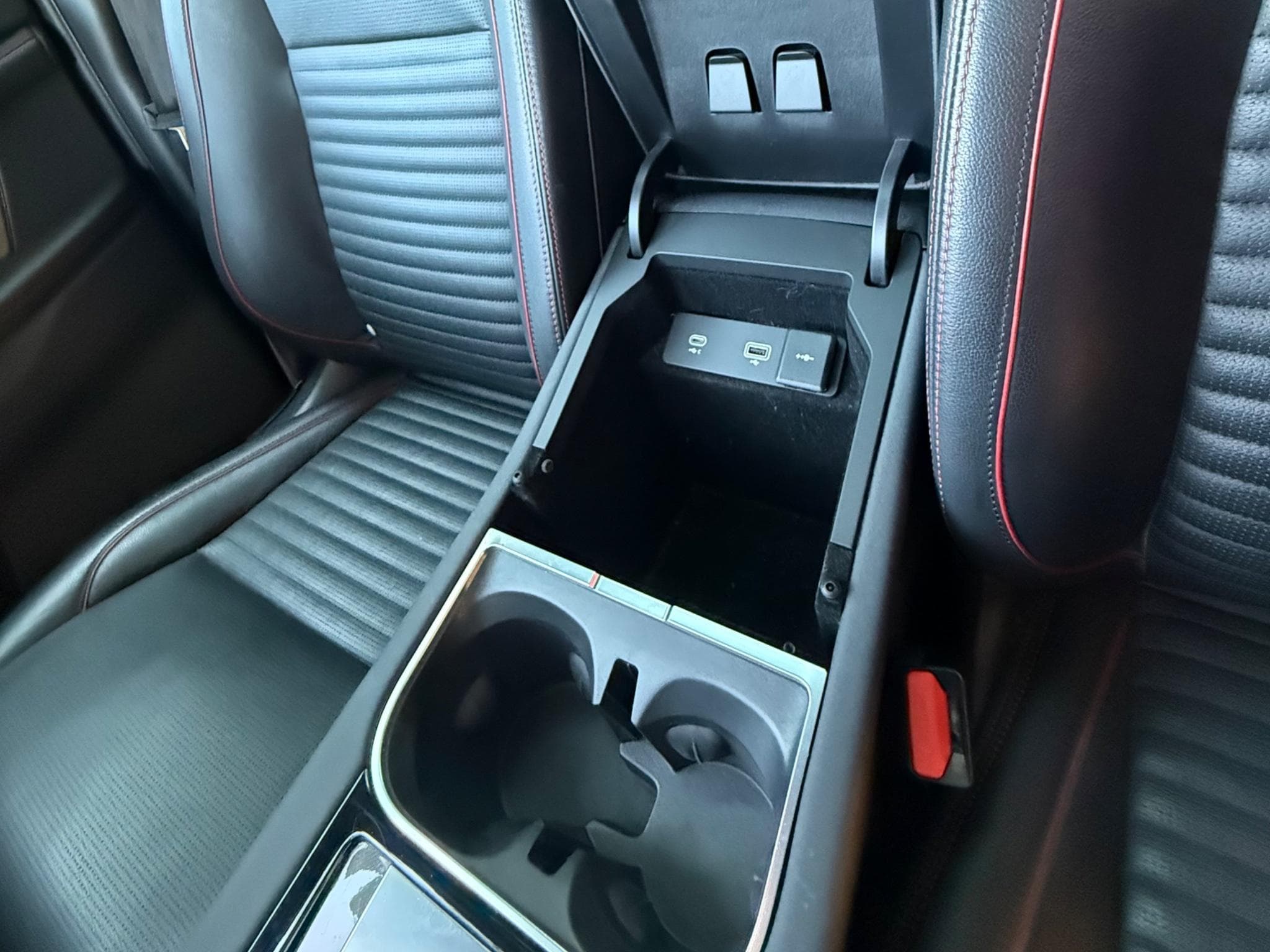 Land-Rover Discovery Sport P300e R-Dynamic S (2021) - Foto 8