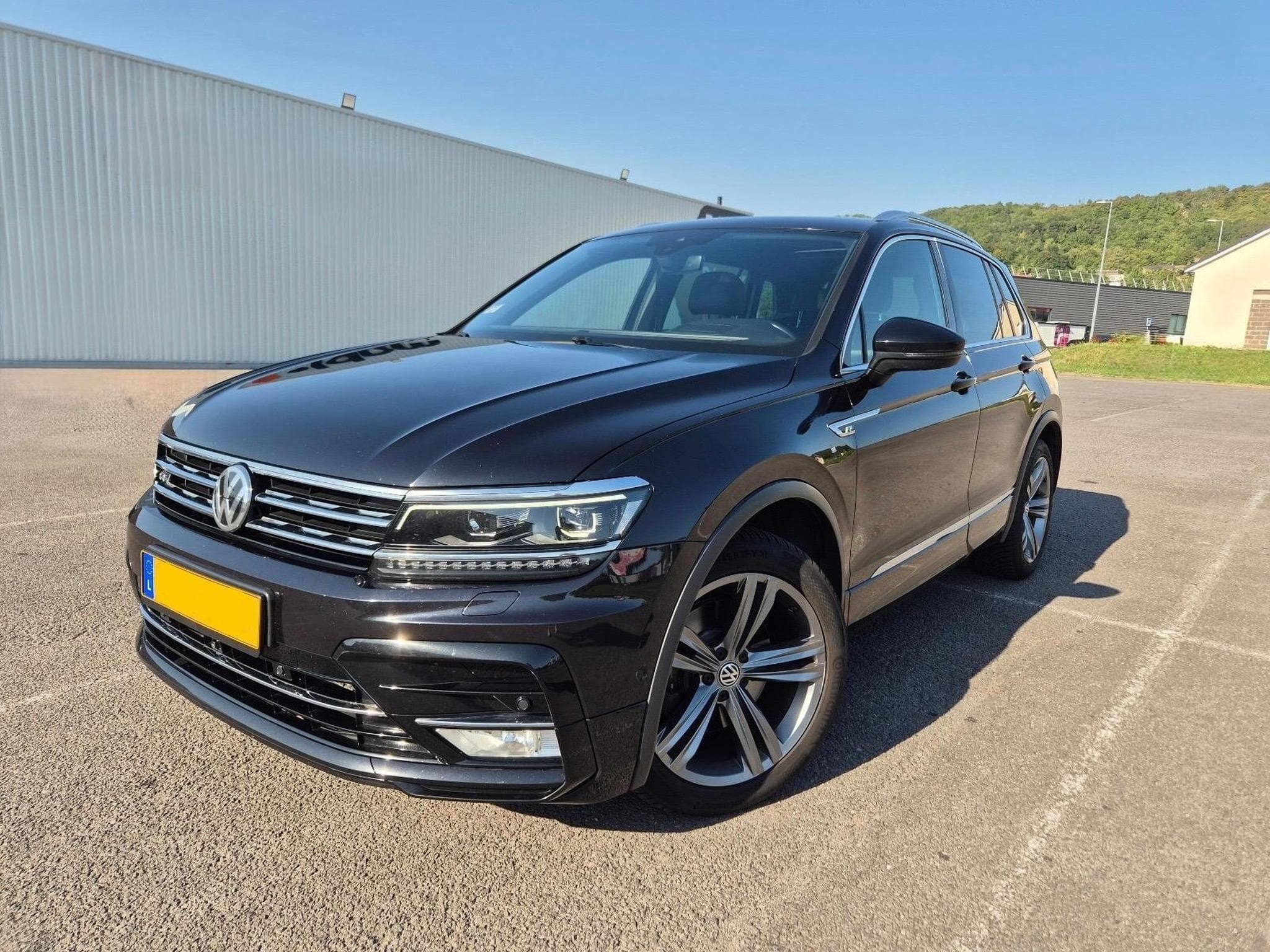 VW Tiguan 240HP 2.0 BI-TDI, R-Line, Carat, DSG7 (2017) - Photo 1