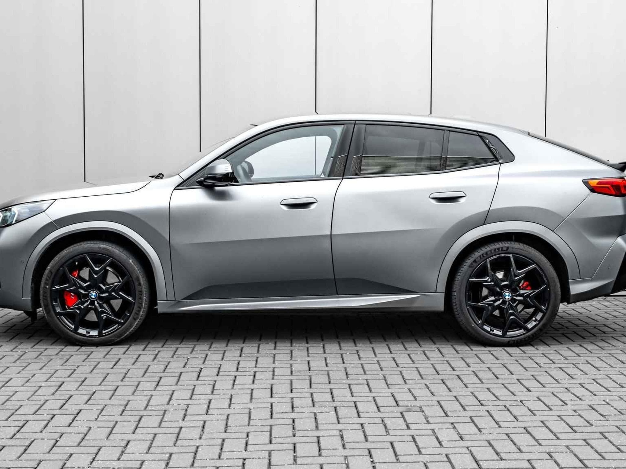 BMW iX2 (2025) - Photo 1